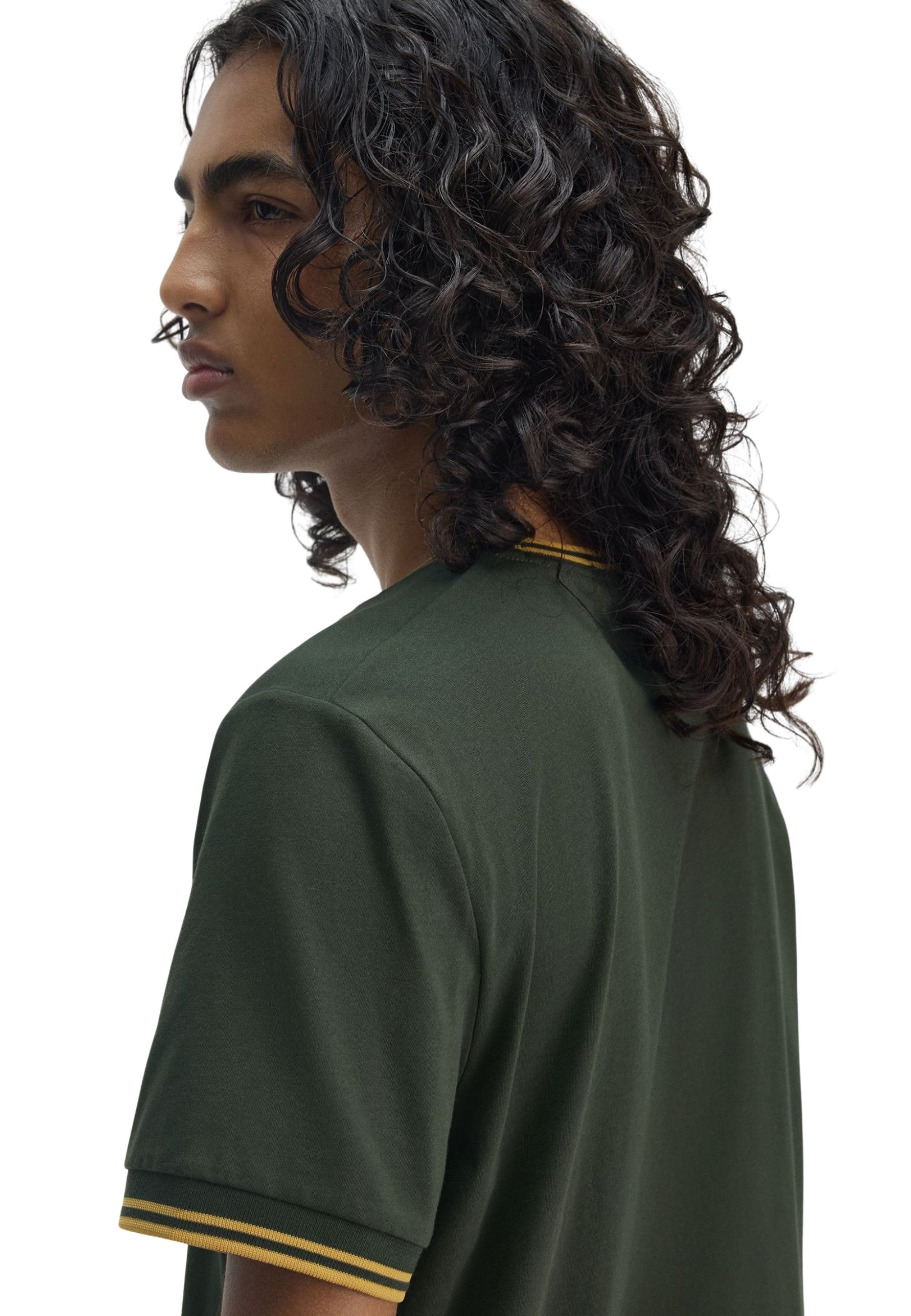 CAMISETA FRED PERRY VERDE/AMARILLA RIBETED NECK TEE