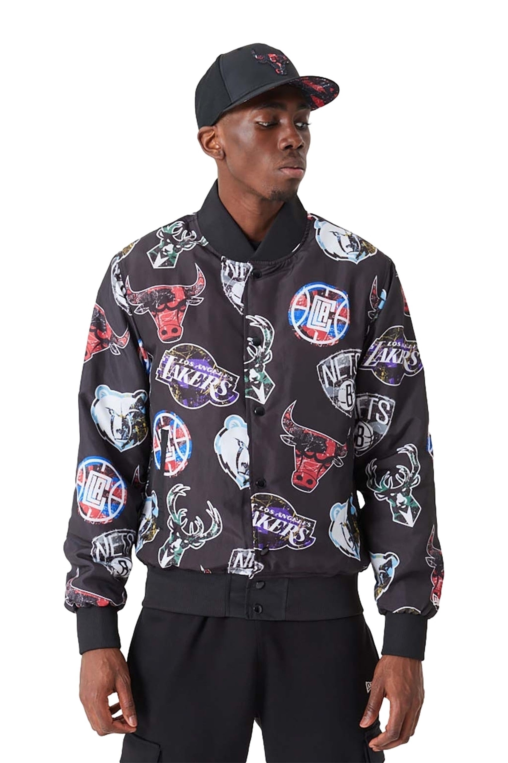 BEISBOLERA NEW ERA NEGRA AOP TEAM LOGO BOMBER NBAALL