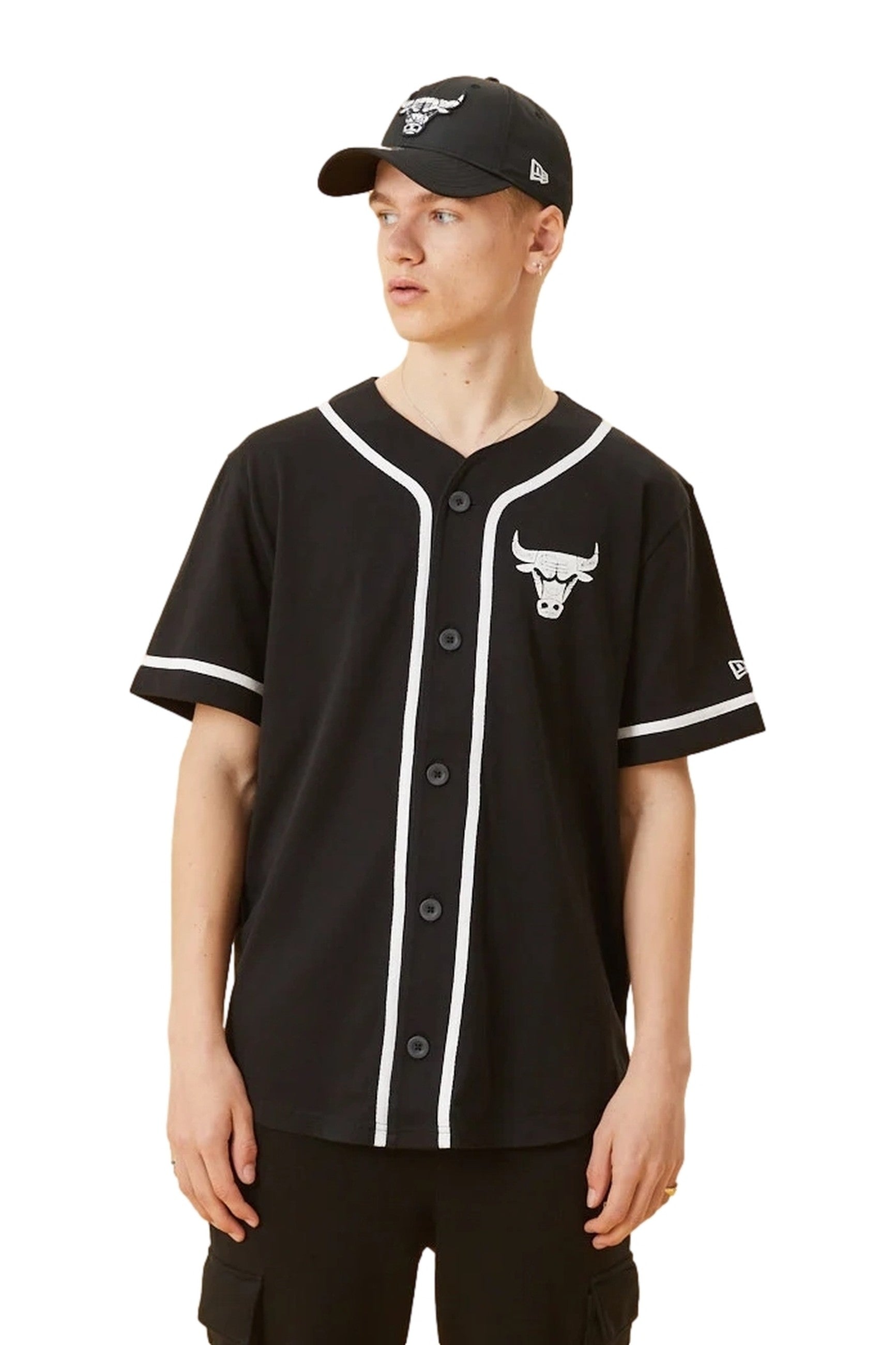 BEISBOLERA NEW ERA NEGRA DISTRESSED LOGO BUTTON UP TEE CHIBUL