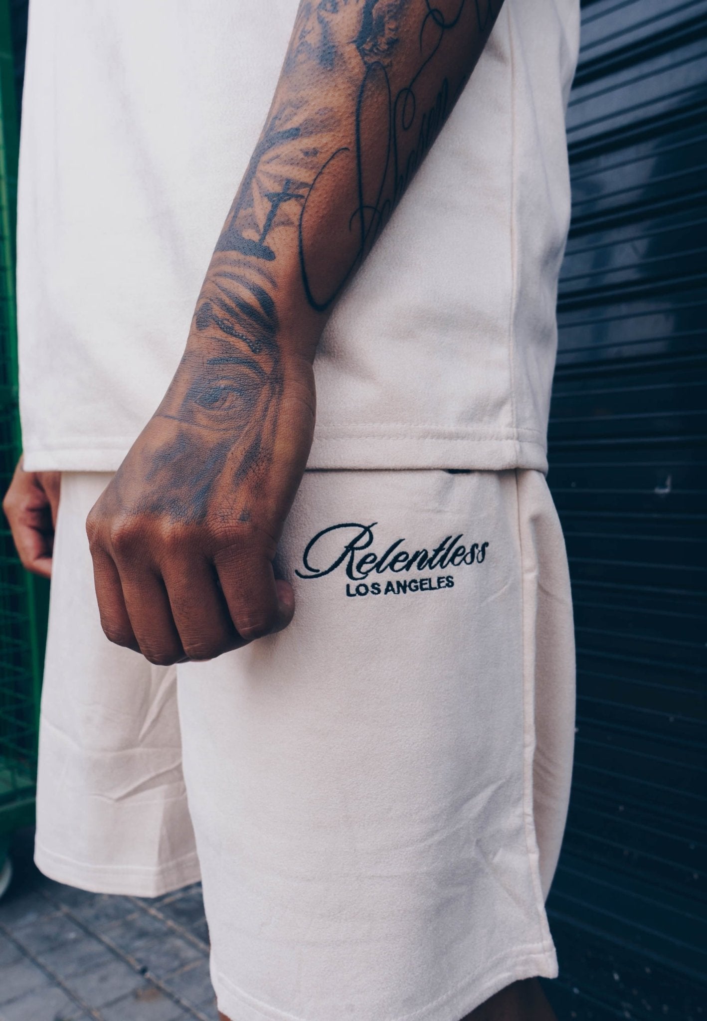 BERMUDA BEIGE RELENTLESS OVERSIZED SHORT - AREA ZERO