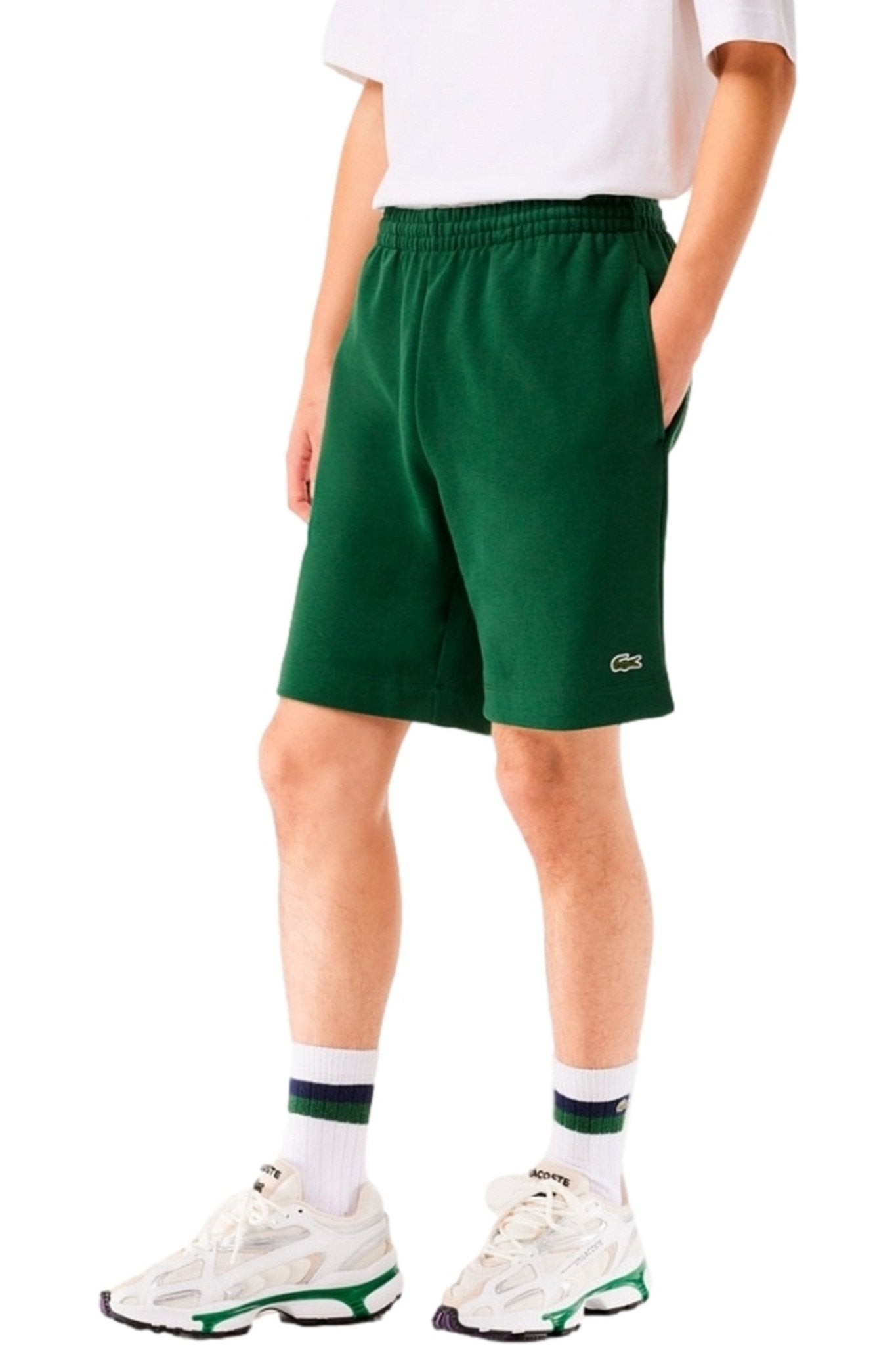 BERMUDA LACOSTE VERDE ESSENTIAL LOGO SHORT - AREA ZERO