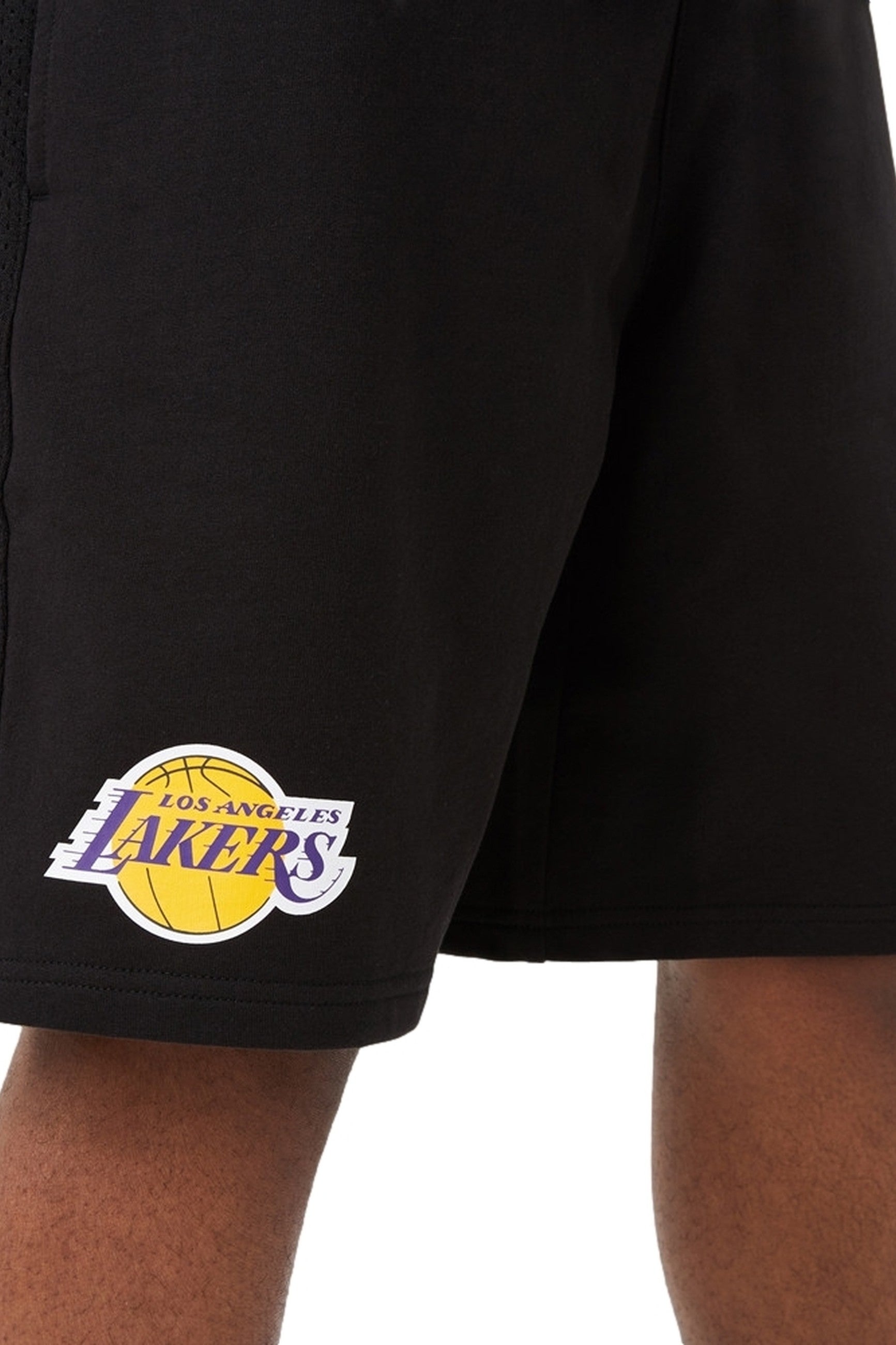 BERMUDA NEW ERA NEGRA LAKERS NBA TEAM LOGO SHORT LOSLAK