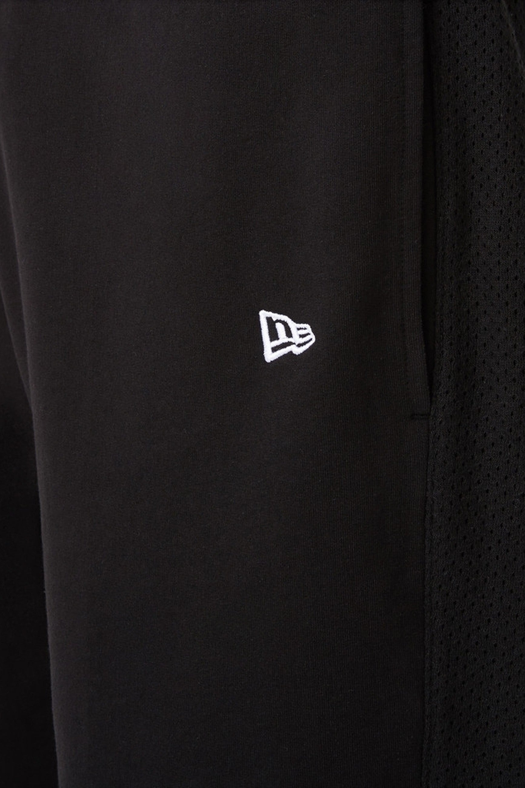 BERMUDA NEW ERA NEGRA LAKERS NBA TEAM LOGO SHORT LOSLAK