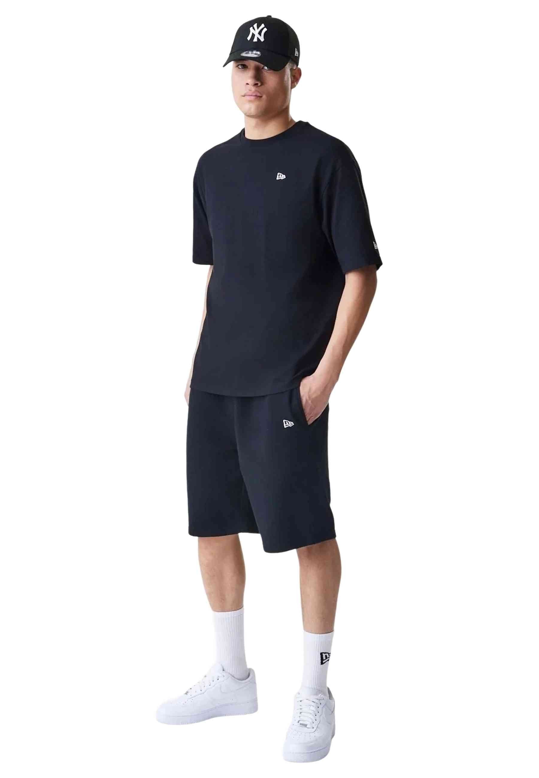 BERMUDA NEW ERA NEGRA NE ESSNTIALS OS SHORT BLK