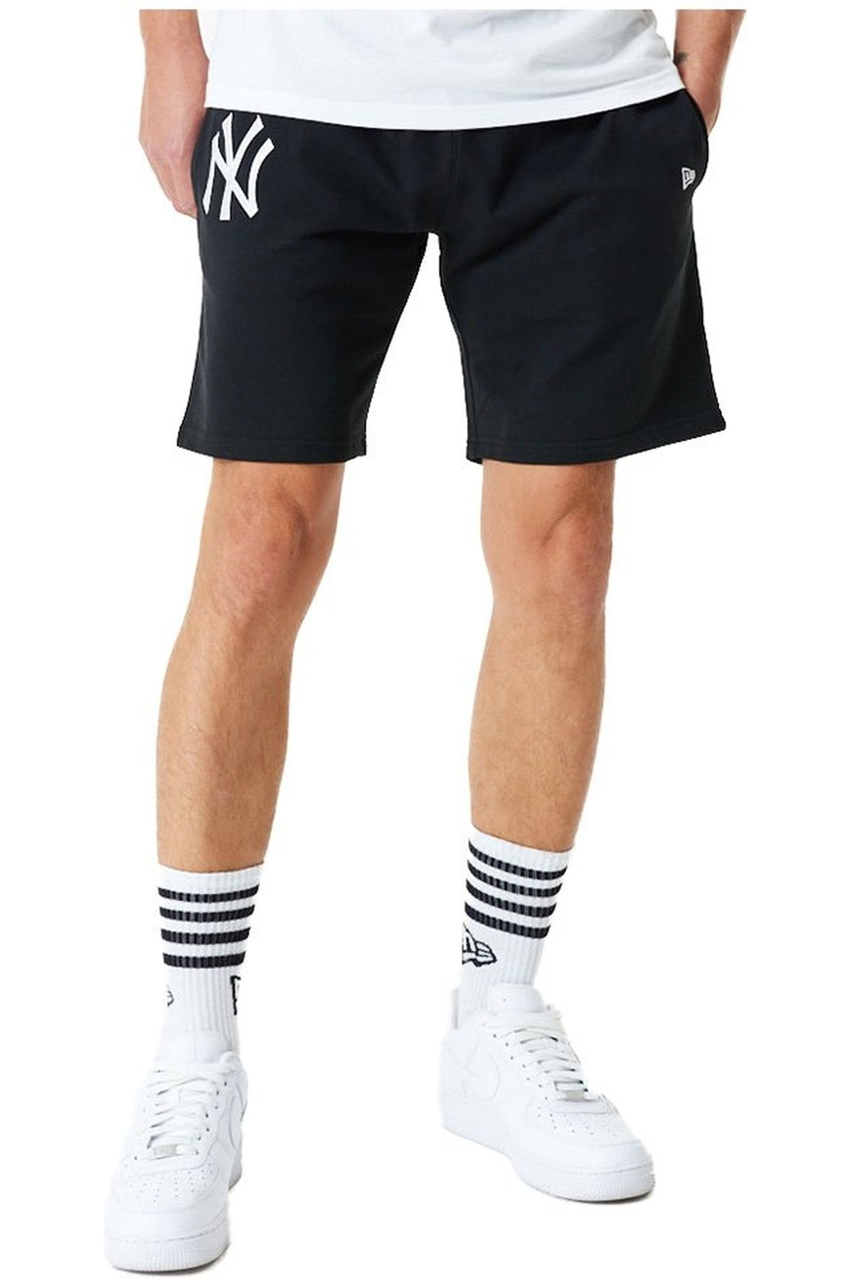 BERMUDA NEW ERA NEGRA YANKEES LEAGUE ESSENTIALS SHORTS