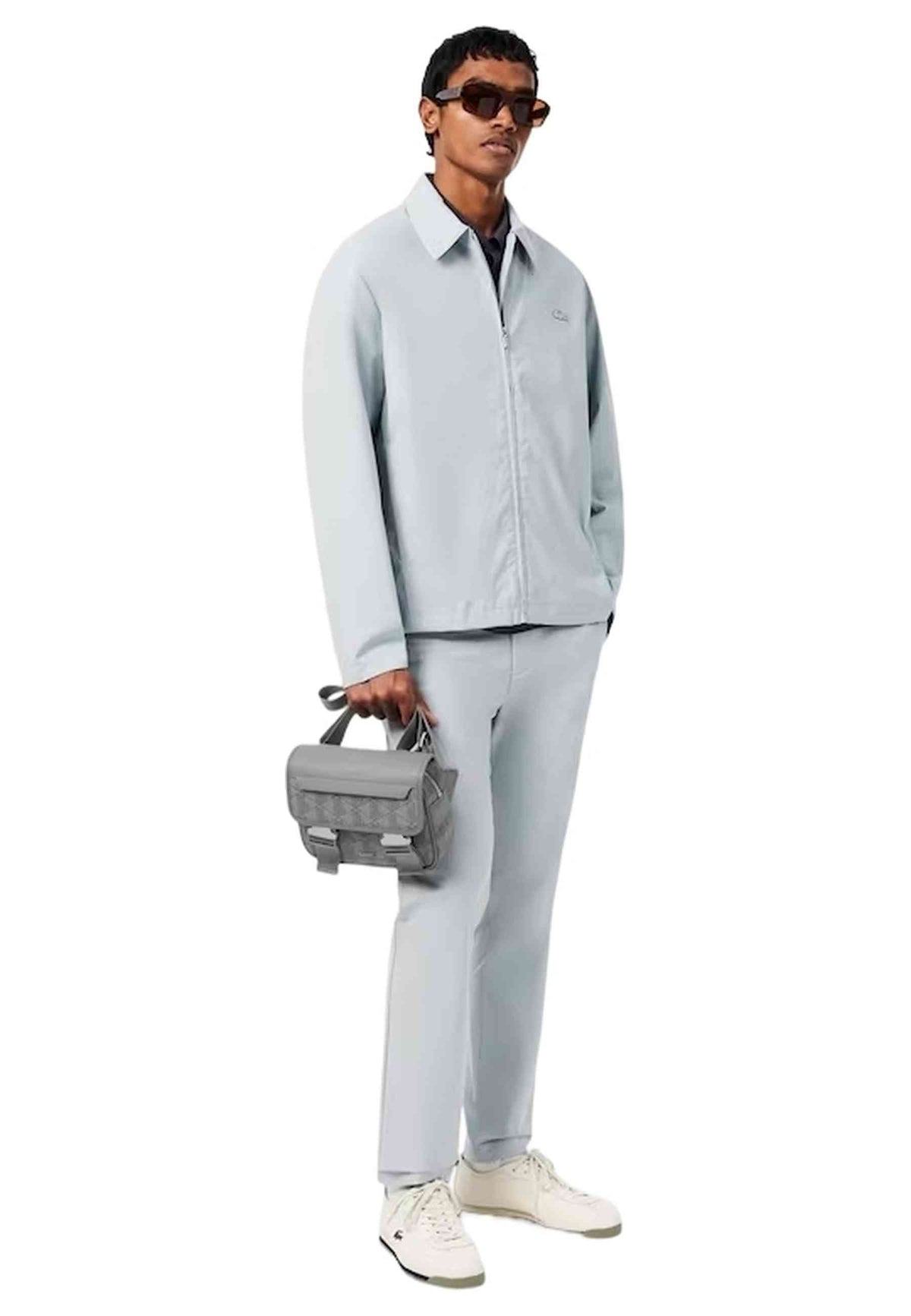 BOLSO LACOSTE GRIS MONOGRAM THE BLEND FLAP MESSENGER BAG