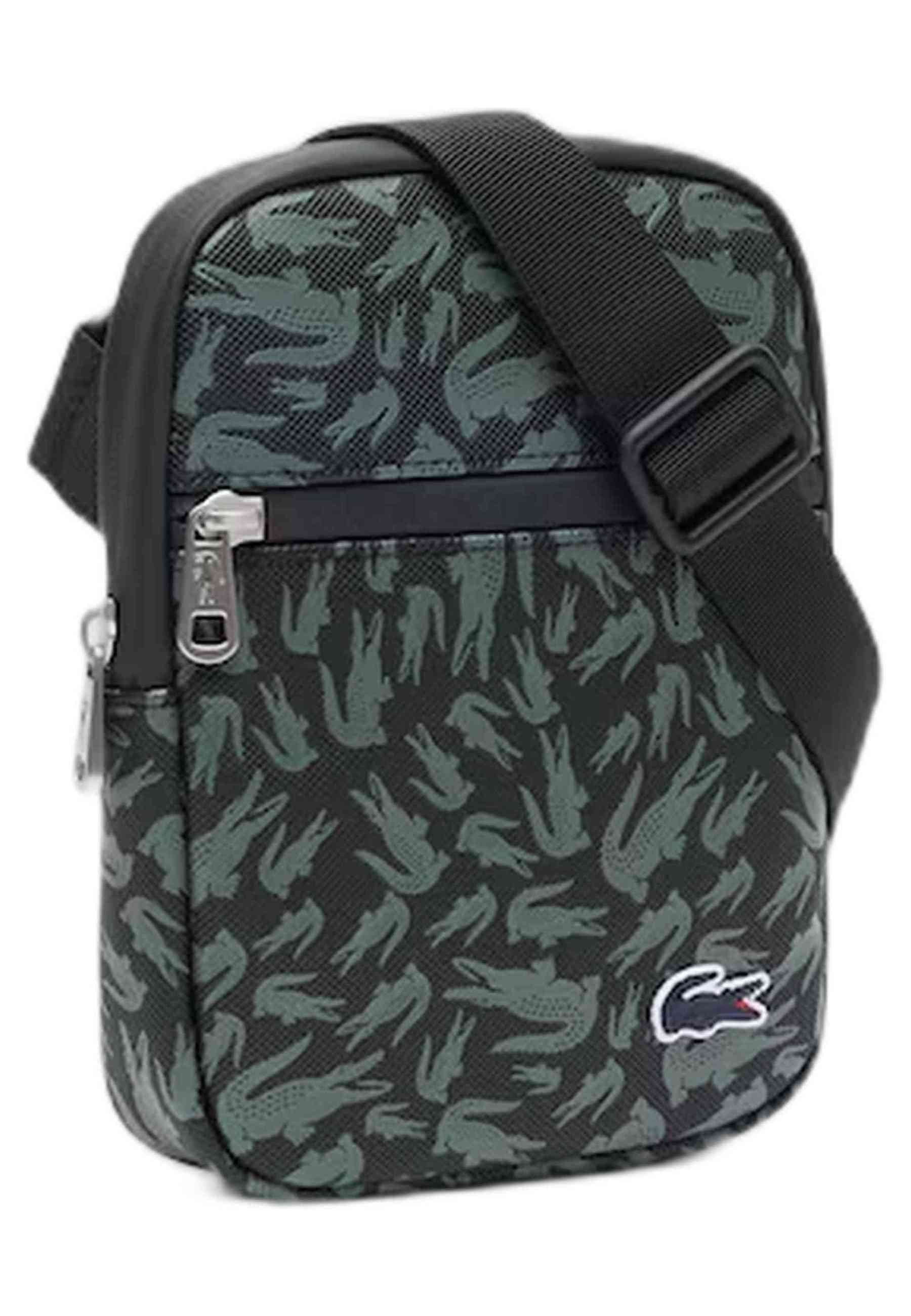 BOLSO LACOSTE NEGRO FULL PRINT FLAT CROSSOVER BAG