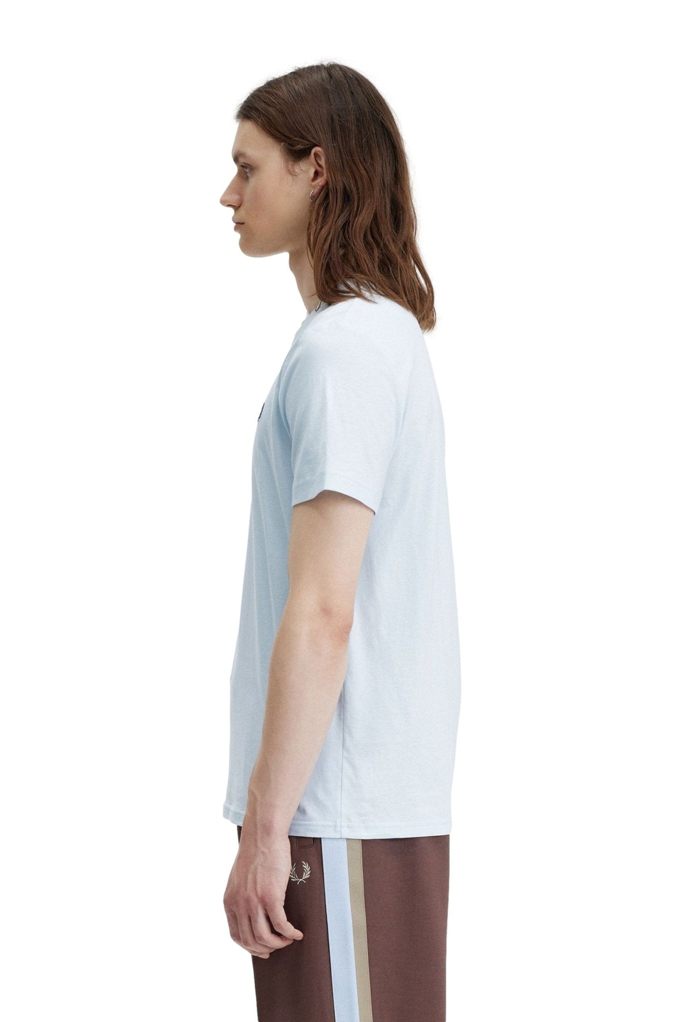 CAMIISETA FRED PERRY CELESTE EMBROILED LOGO TEE - AREA ZERO