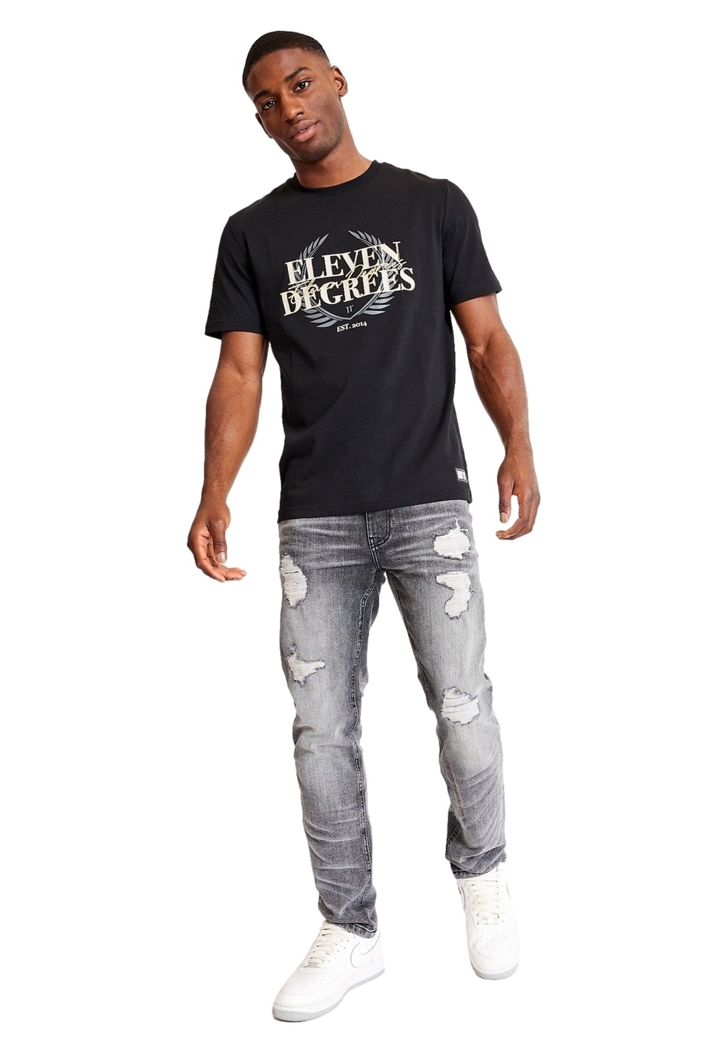 CAMISETA 11 DEGREES NEGRA CREST GRAPHIC TEE - AREA ZERO