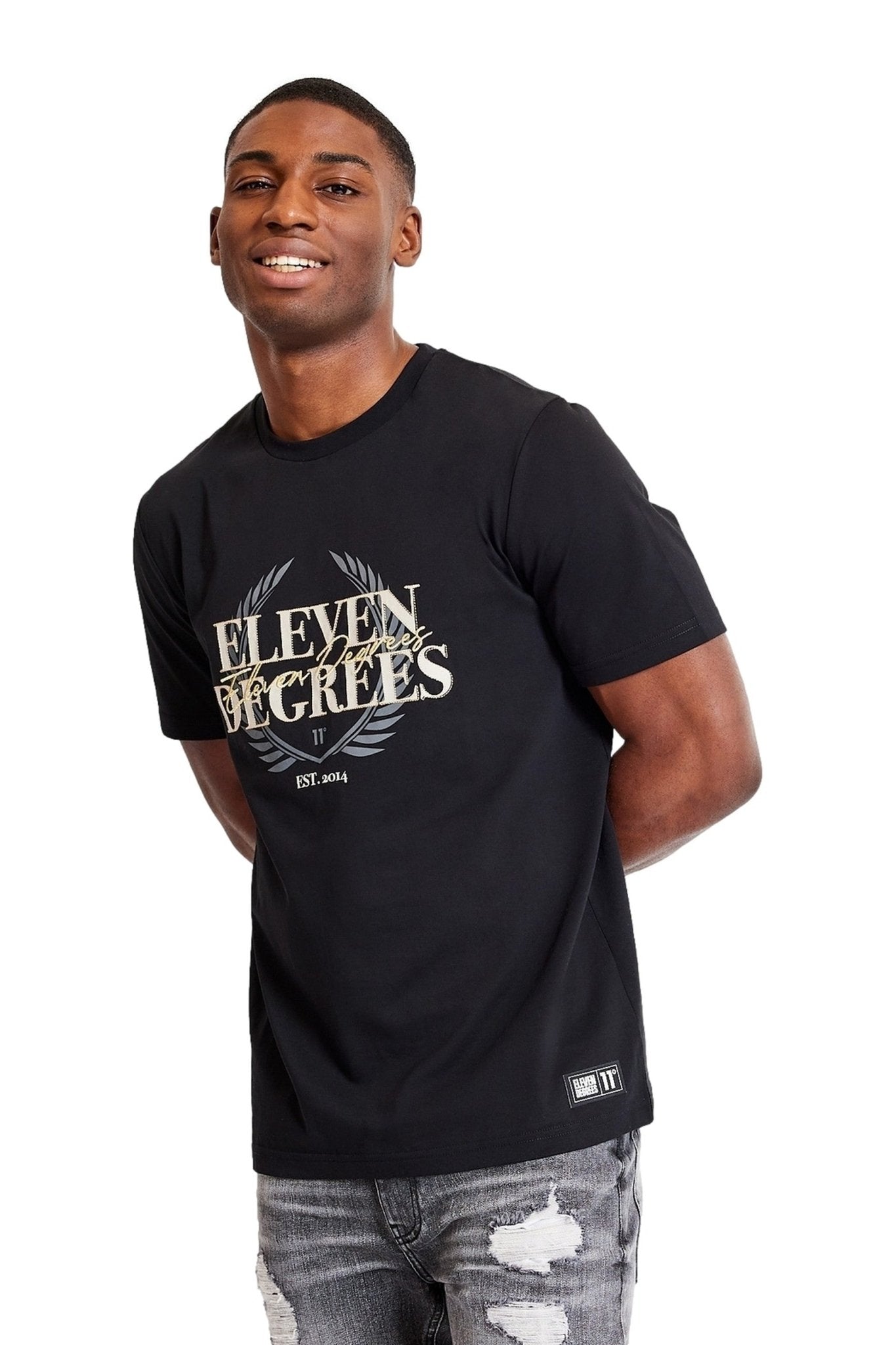 CAMISETA 11 DEGREES NEGRA CREST GRAPHIC TEE - AREA ZERO