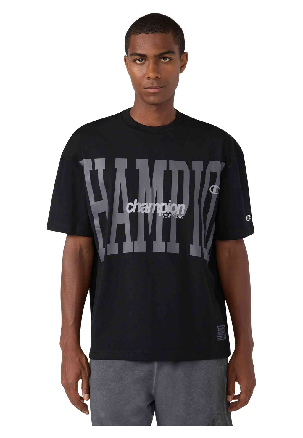 CAMISETA CHAMPION NEGRA MAXI LOGO URBAN CONTEMPORARY TEE