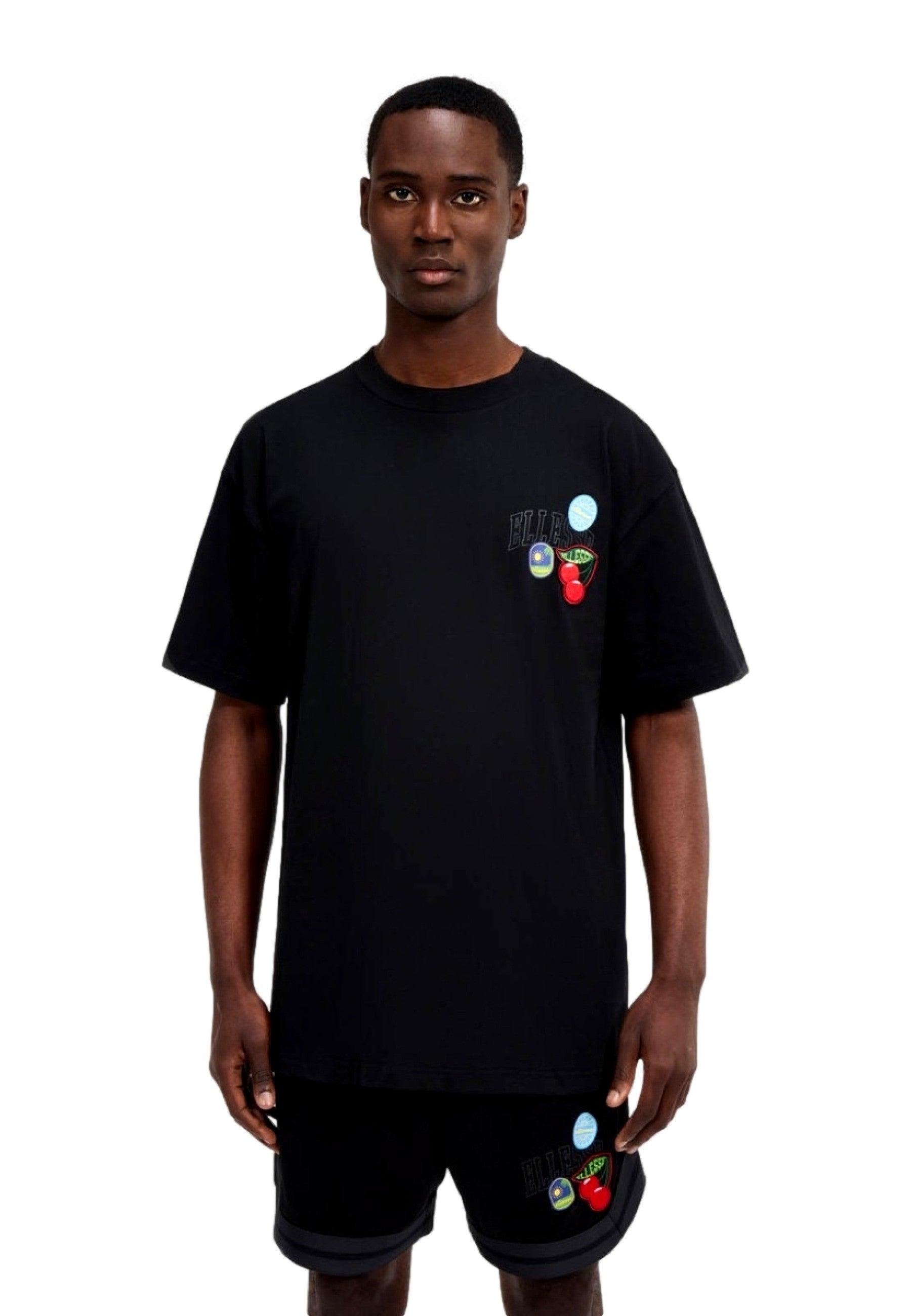 CAMISETA ELLESSE NEGRA PARCHES STICKERO TEE