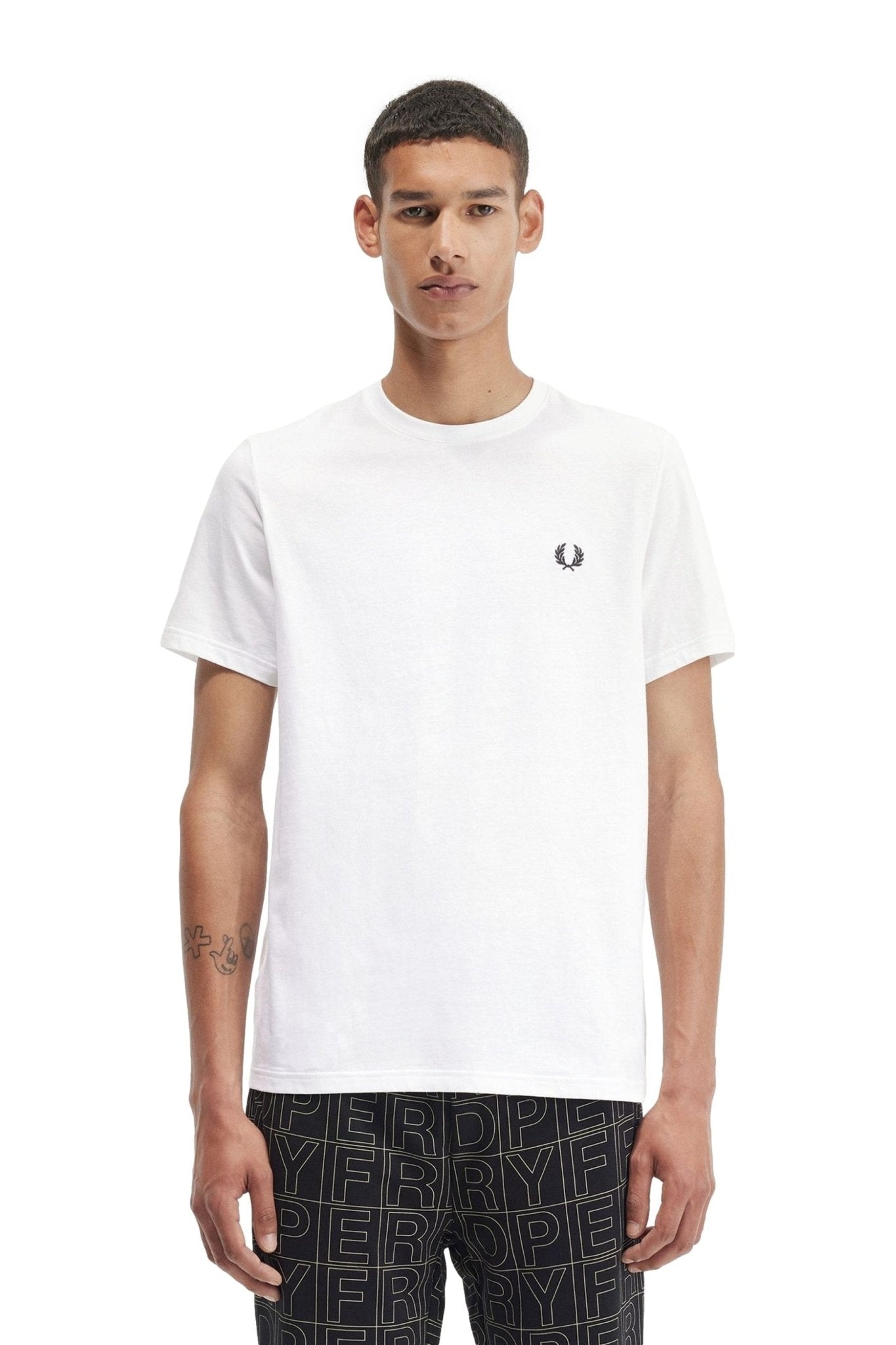 CAMISETA FRED PERRY BLANCA 100 REAR POWDER LAUREL GRAPHIC TEE - AREA ZERO