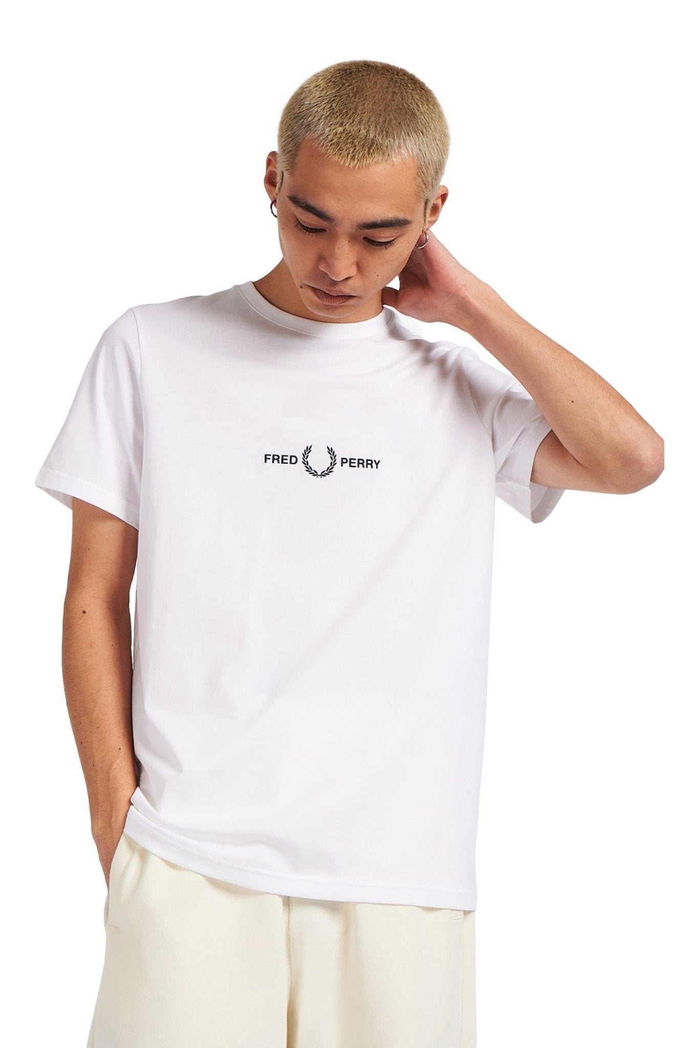 CAMISETA FRED PERRY BLANCA EMBROIDERED TEE - AREA ZERO