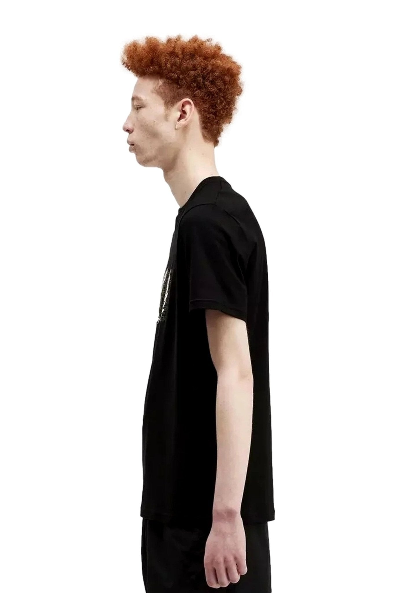 CAMISETA FRED PERRY NEGRA GRAPHIC T - SHIRT - AREA ZERO