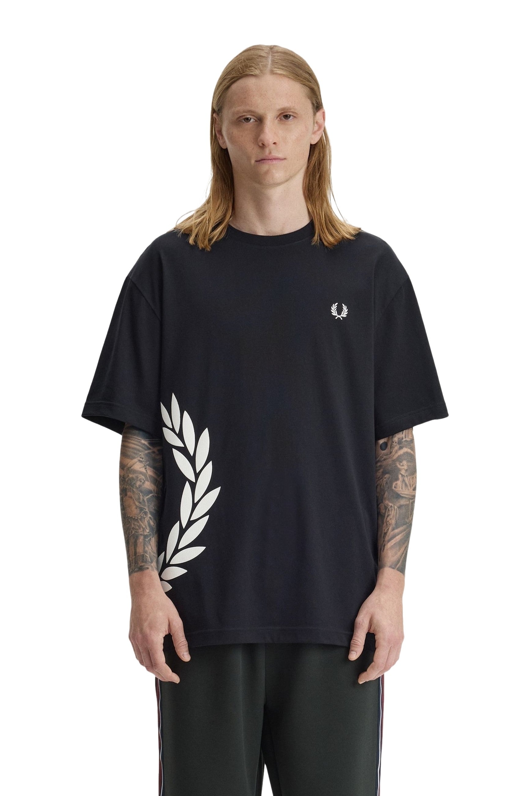 CAMISETA FRED PERRY NEGRA TEXTURED LAUREL WREATH TEE