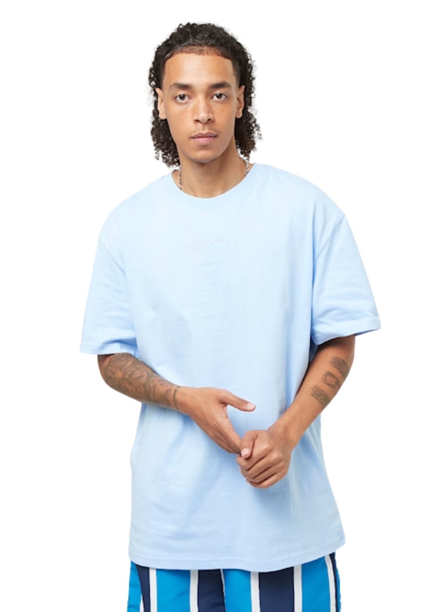 CAMISETA KARL KANI CELESTE SMALL SIGNATURE TONED LOGO TEE - AREA ZERO