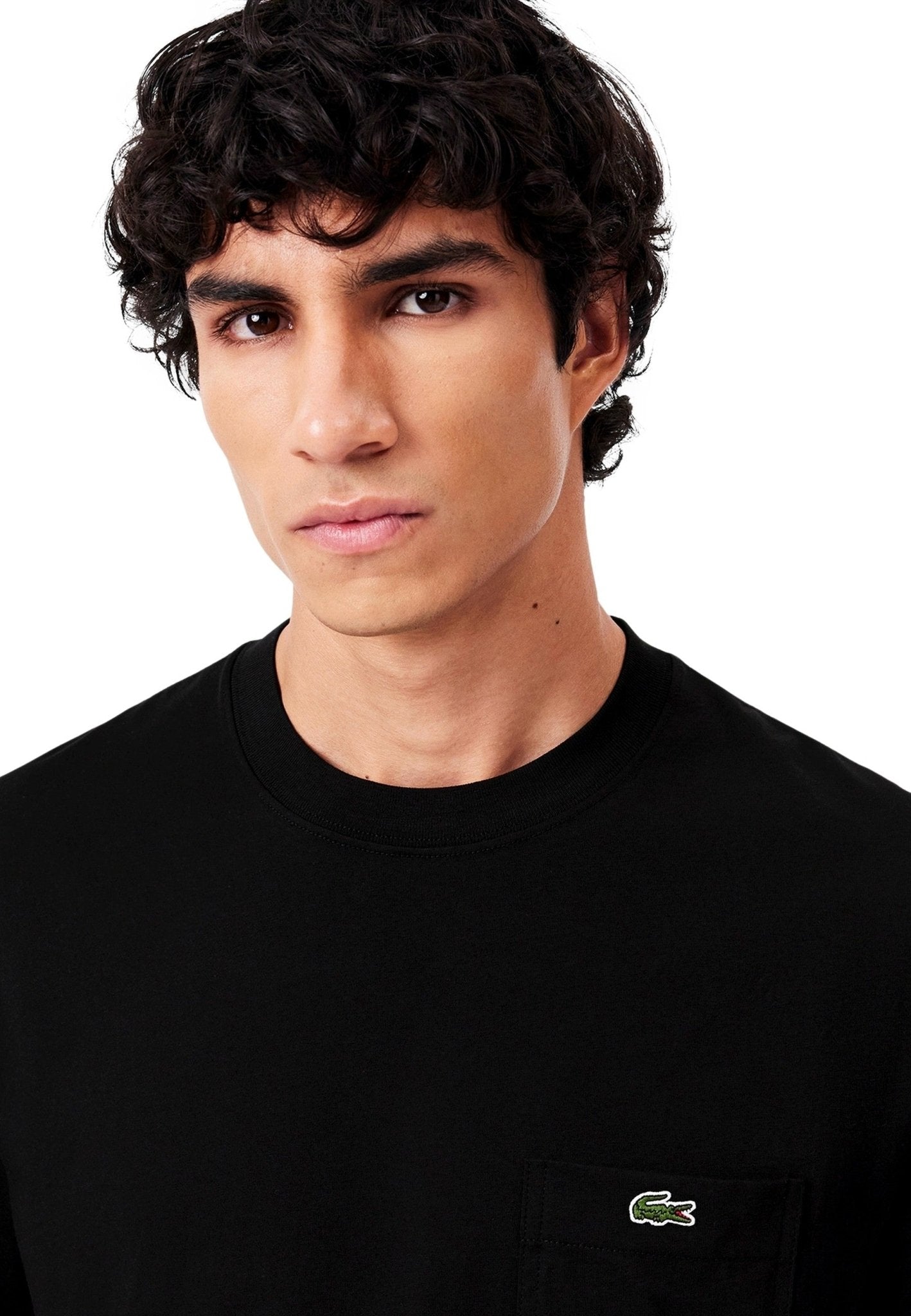 CAMISETA LACOSTE NEGRA BREAST POCKET COTTON TEE - AREA ZERO
