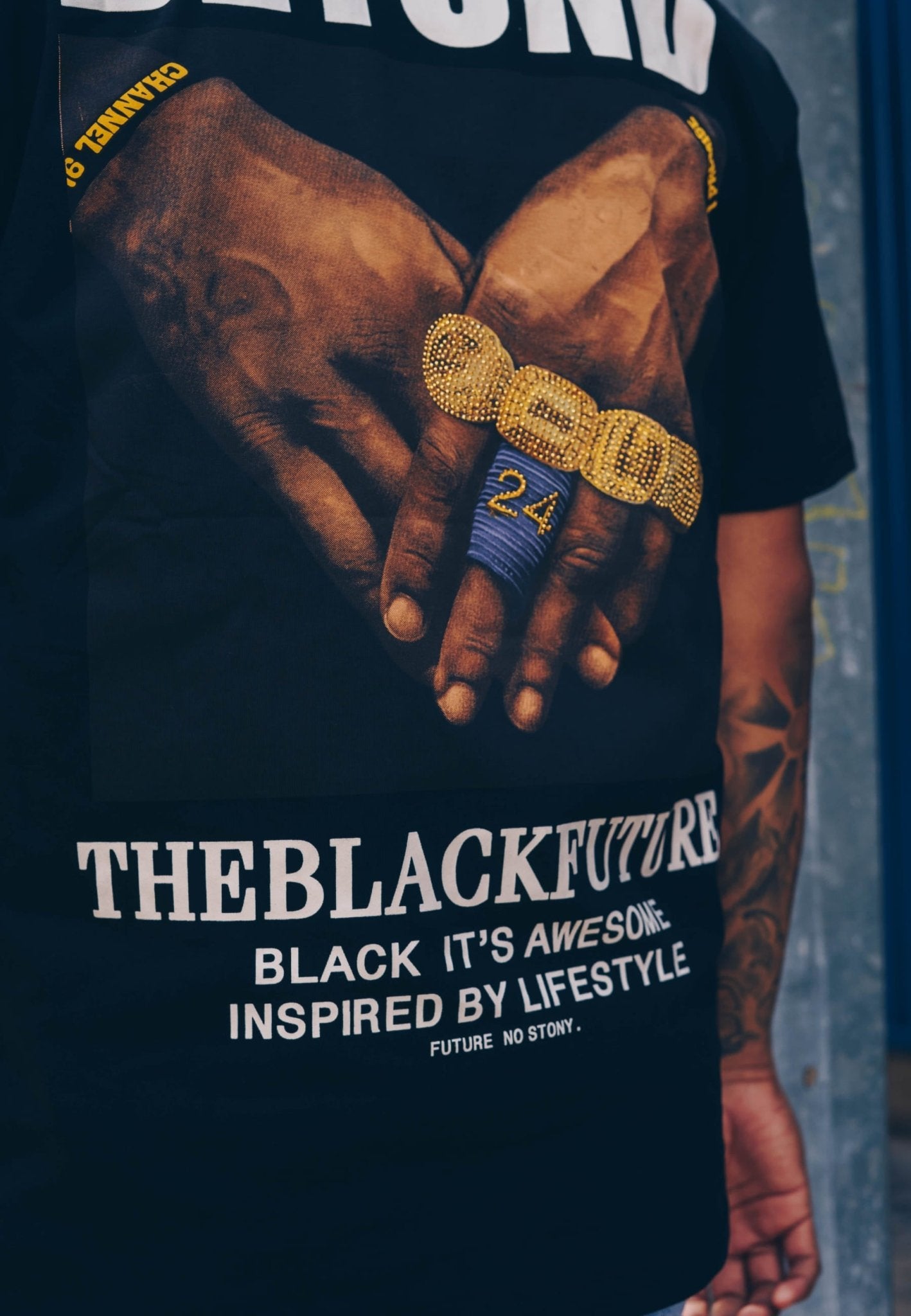 CAMISETA NEGRA BEYOND RINGS OVERSIZED TEE - AREA ZERO