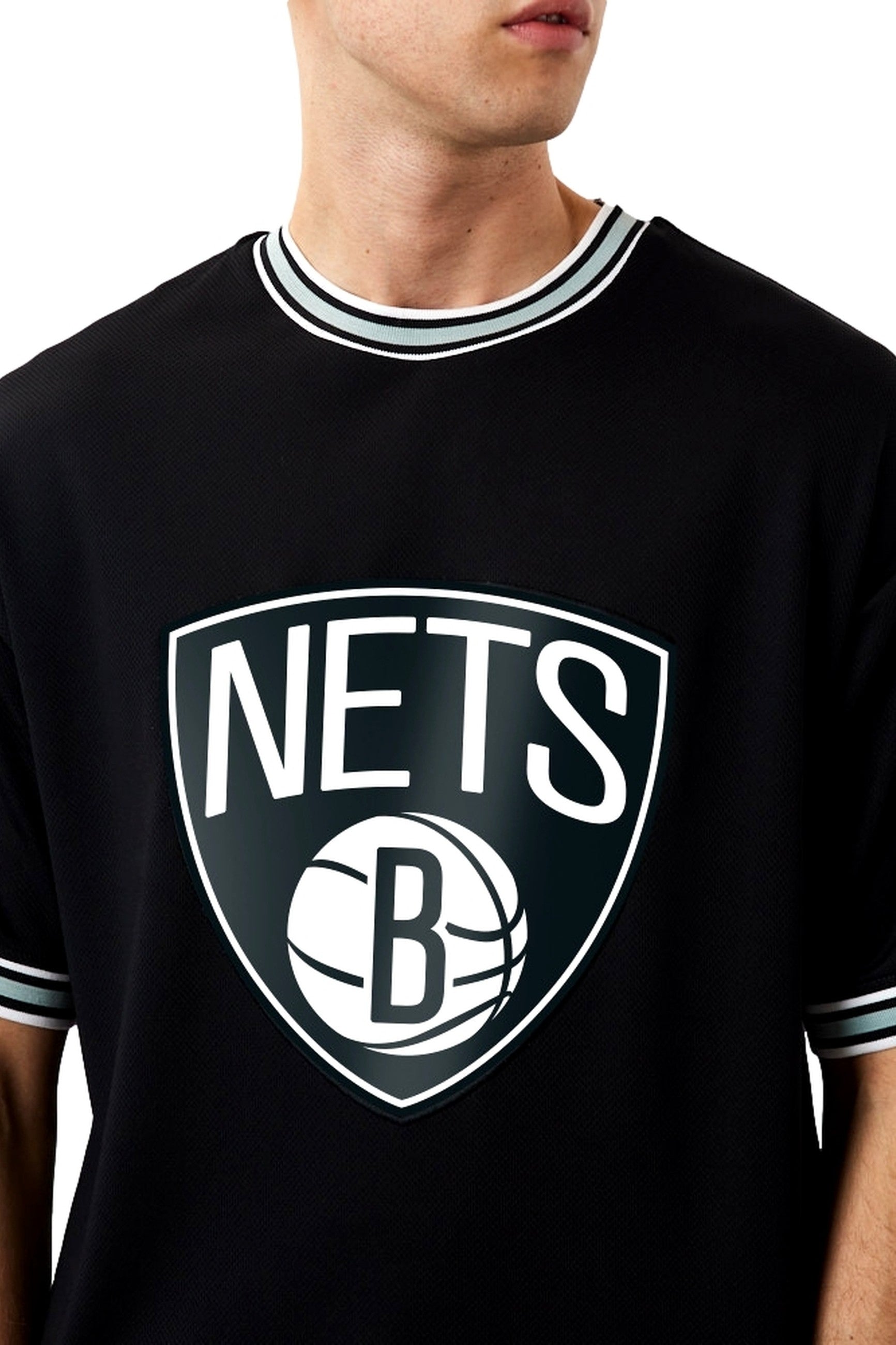CAMISETA NEGRA NEW ERA TEAM LOGO BRONET