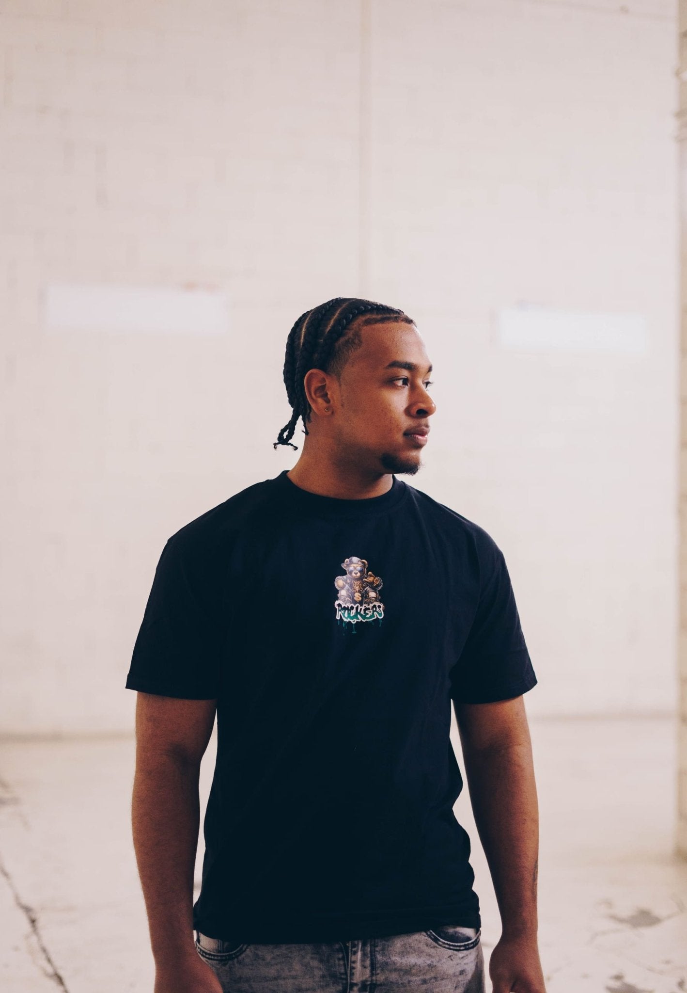 CAMISETA NEGRA ROCKER BEAR OVERSIZED TEE - AREA ZERO