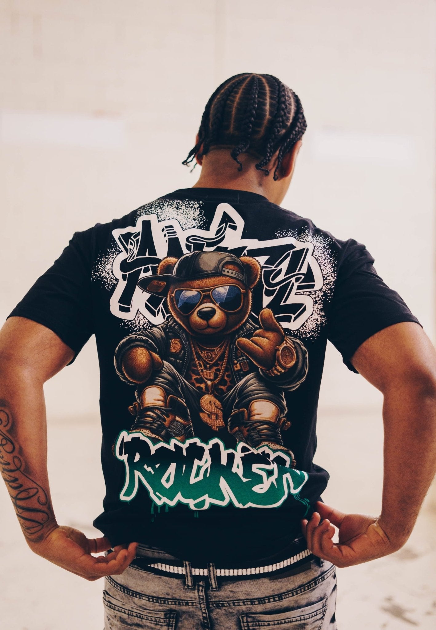 CAMISETA NEGRA ROCKER BEAR OVERSIZED TEE - AREA ZERO