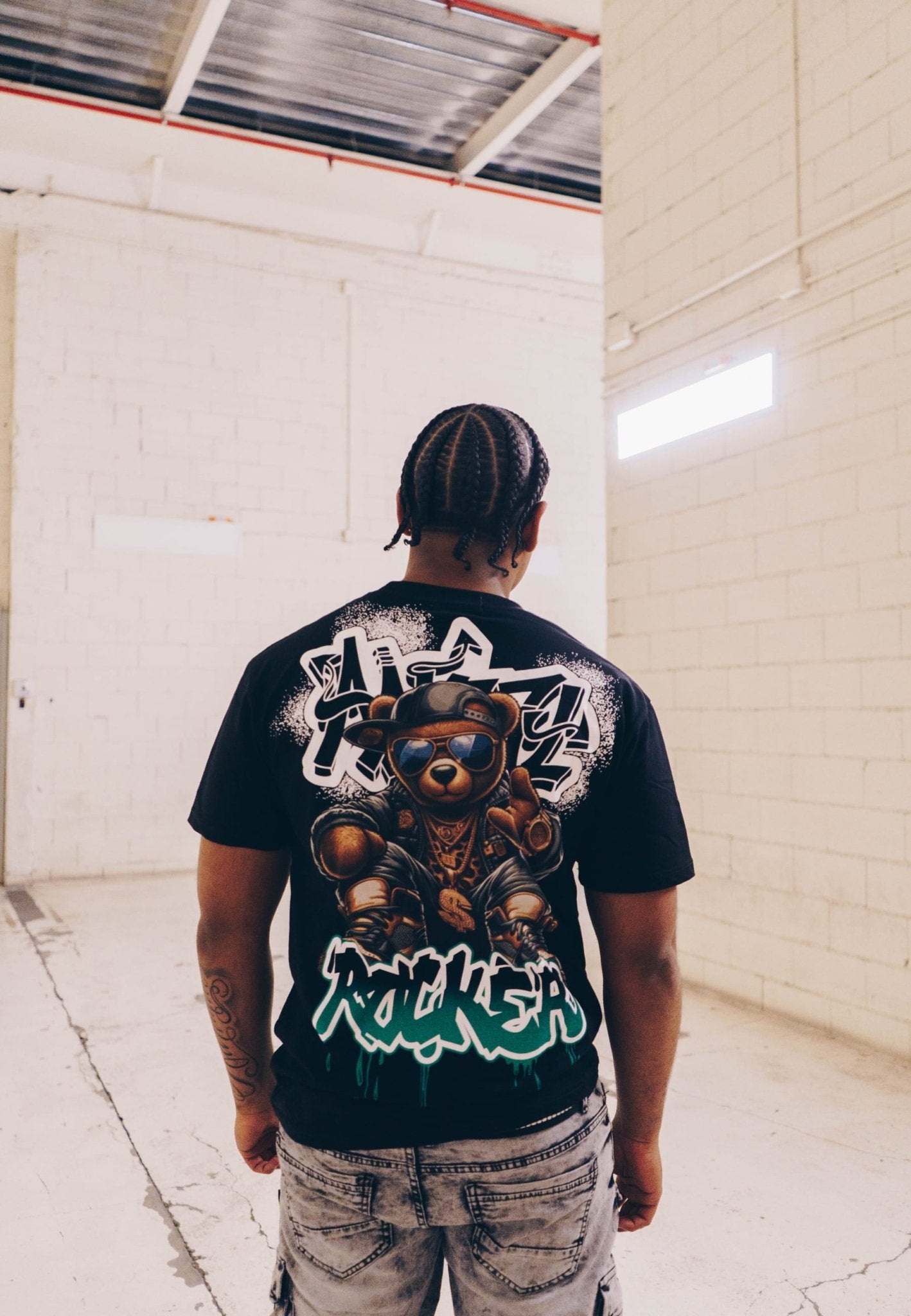 CAMISETA NEGRA ROCKER BEAR OVERSIZED TEE - AREA ZERO