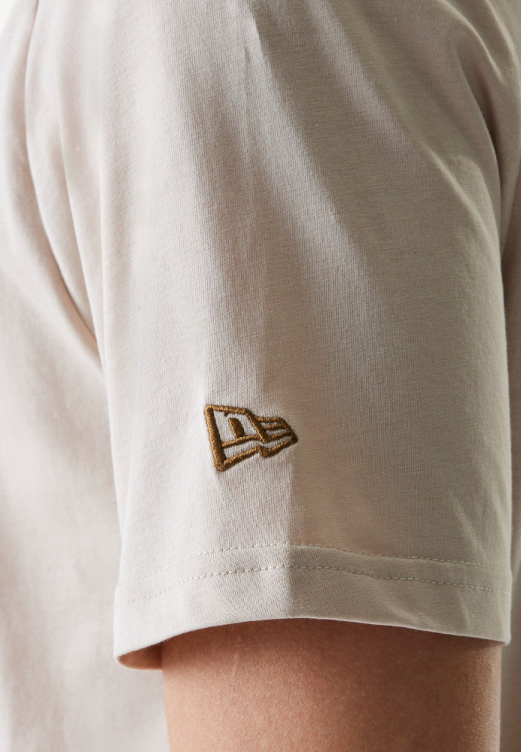 CAMISETA NEW ERA BEIGE YANKEES NOS MBL REGULAR TEE NEYYAN