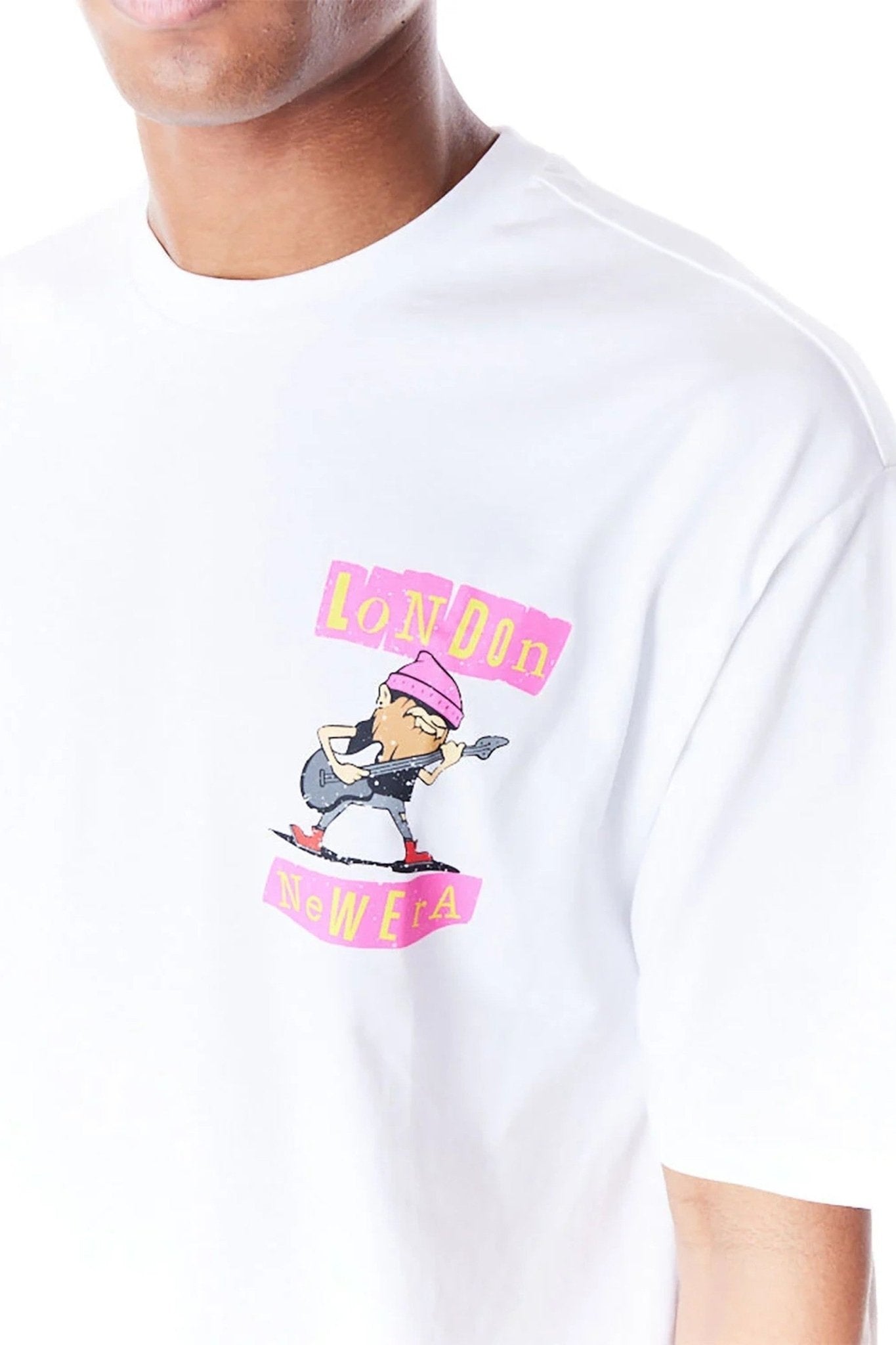 CAMISETA NEW ERA BLANCA LONDON LOCATION GRPHC OS TEE - AREA ZERO