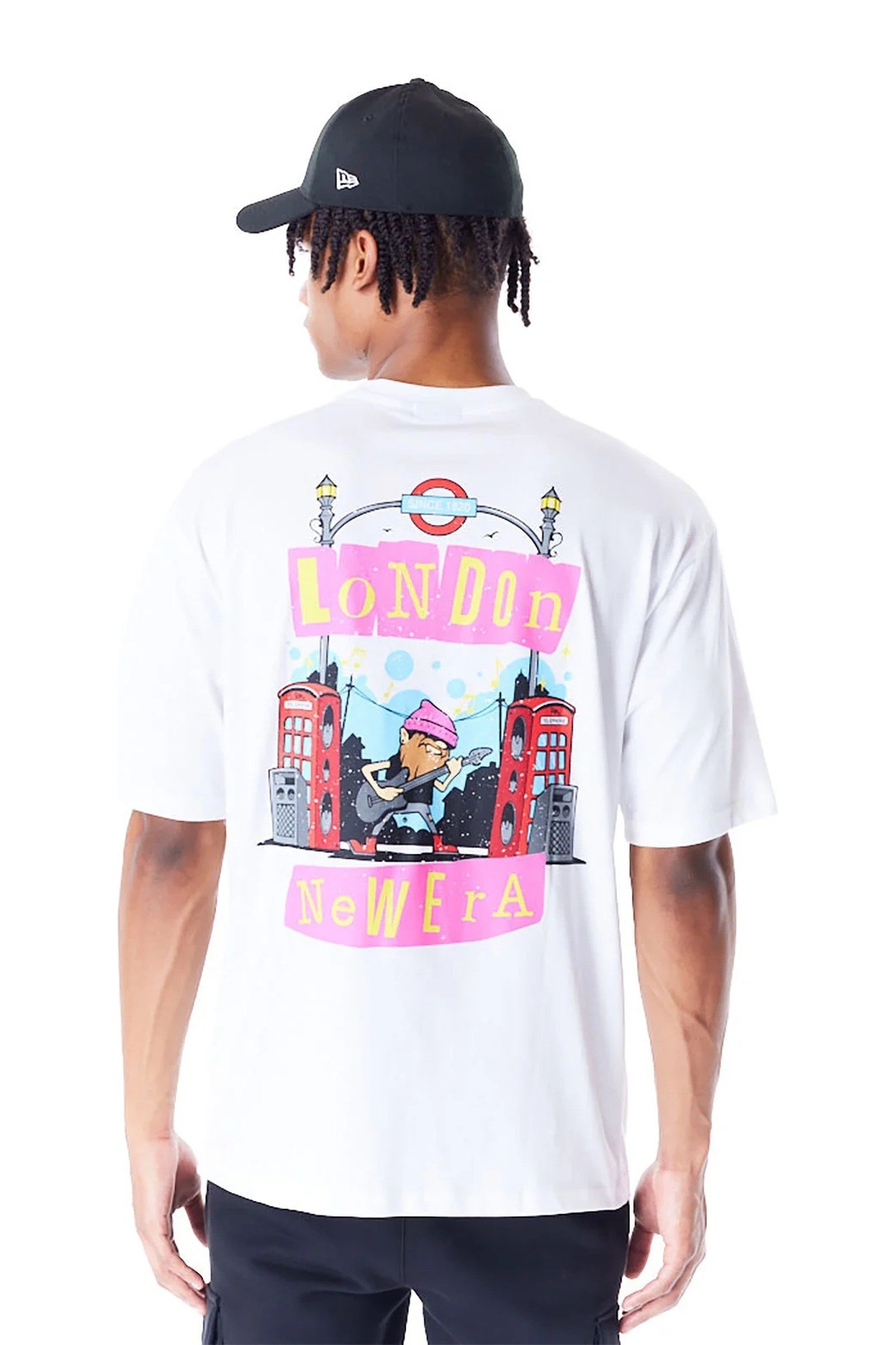 CAMISETA NEW ERA BLANCA LONDON LOCATION GRPHC OS TEE