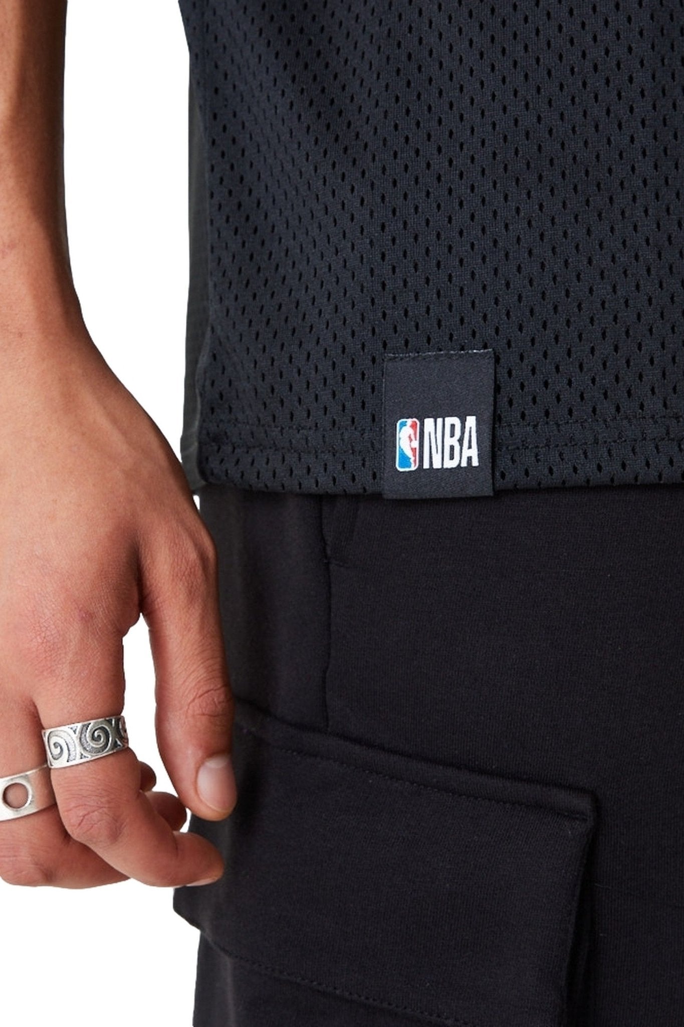 CAMISETA NEW ERA NEGRA BUCKS NBA OS MESH TEE MILBUC - AREA ZERO