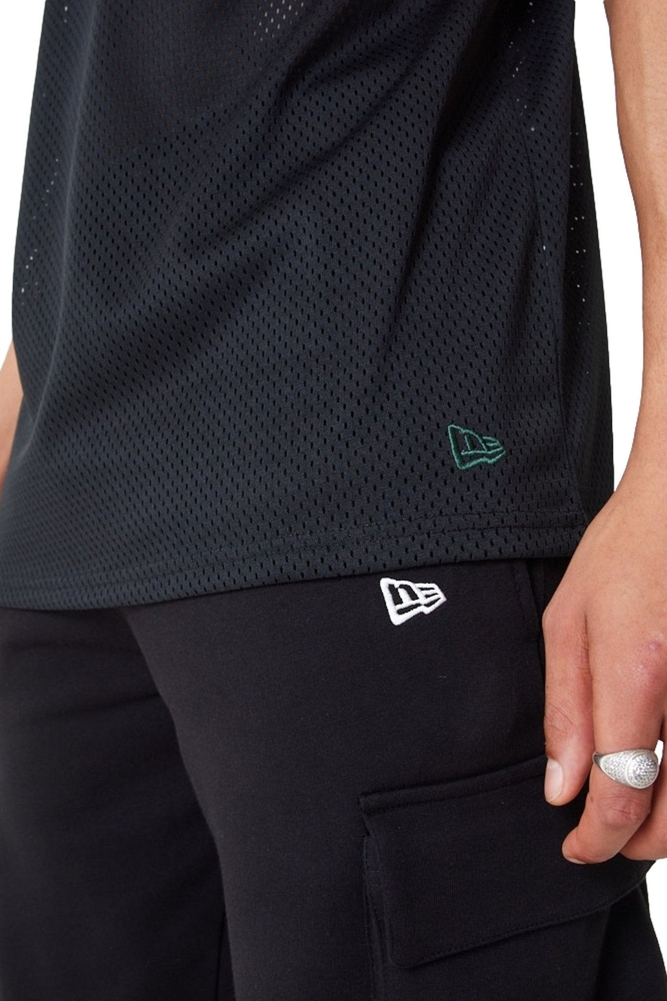 CAMISETA NEW ERA NEGRA BUCKS NBA OS MESH TEE MILBUC - AREA ZERO