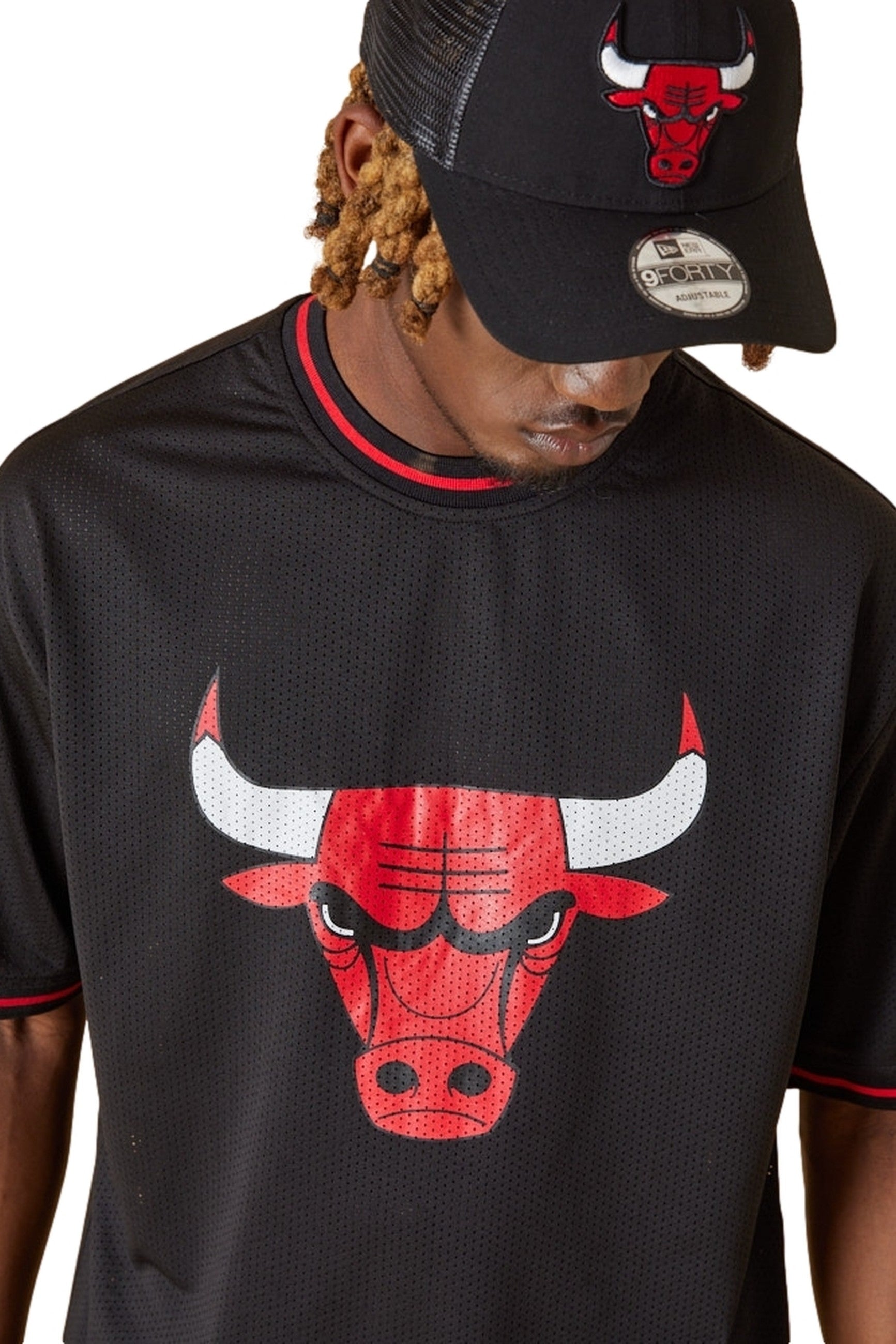 CAMISETA NEW ERA NEGRA BULLS NBA MESH TEAM LOGO OVRSSZD TEE CHIBUL