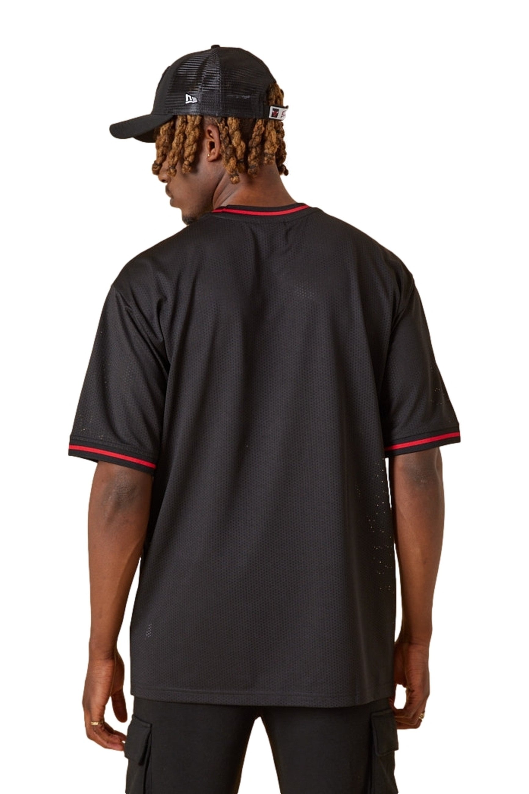 CAMISETA NEW ERA NEGRA BULLS NBA MESH TEAM LOGO OVRSSZD TEE CHIBUL