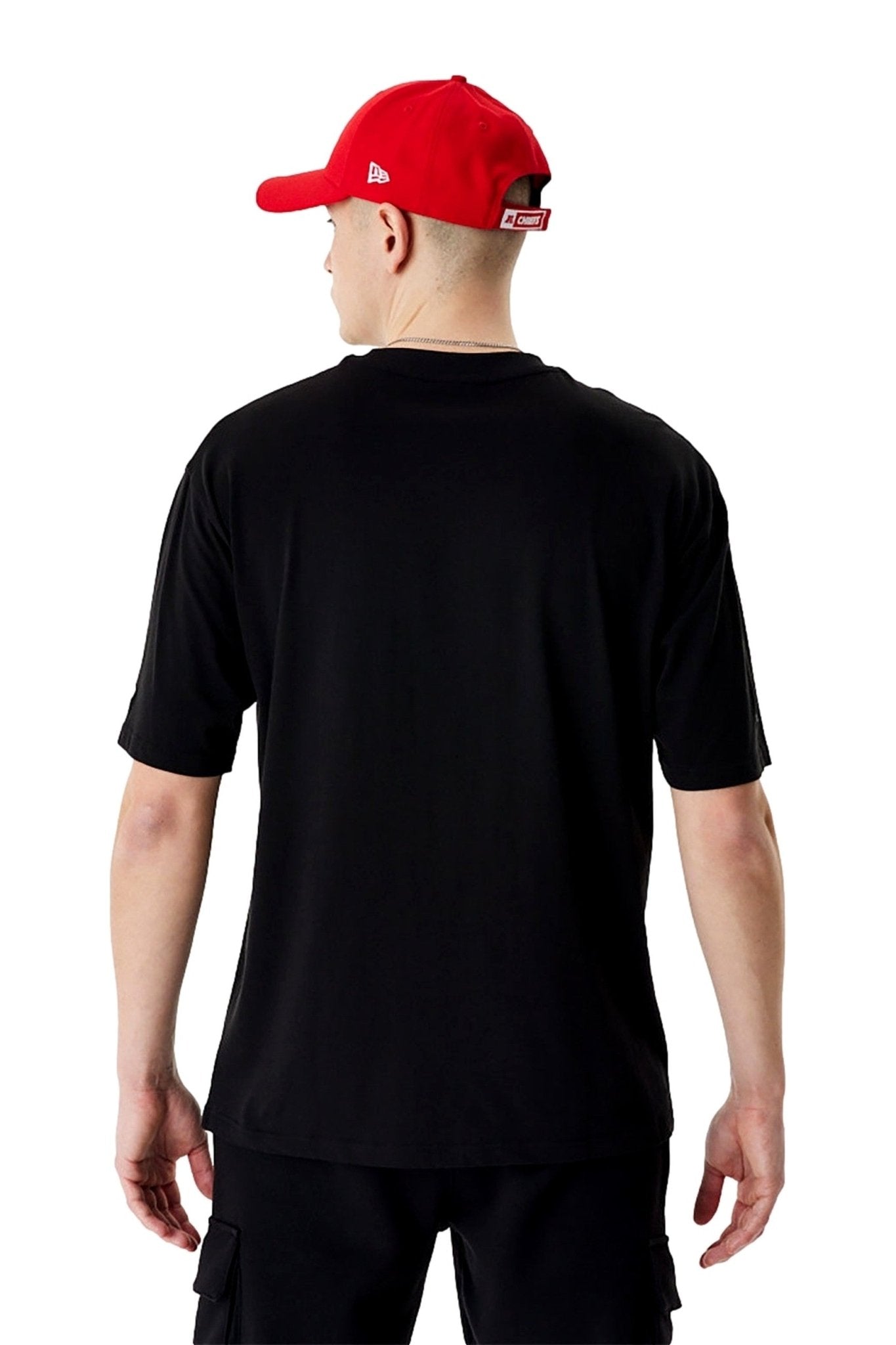 CAMISETA NEW ERA NEGRA CHIEFS SCRIPT GRAPHIC OS TEE KANCHI - AREA ZERO