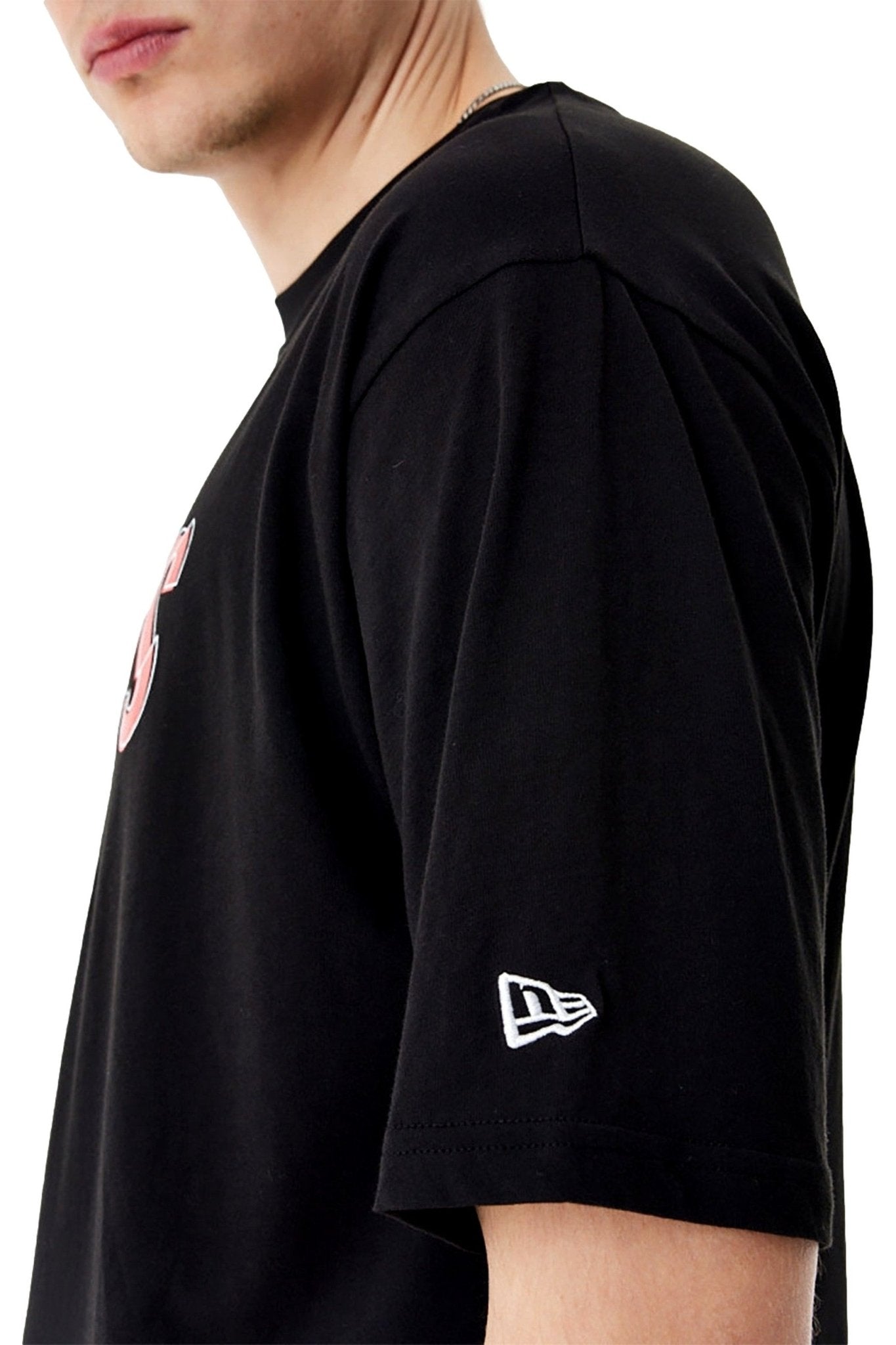 CAMISETA NEW ERA NEGRA CHIEFS SCRIPT GRAPHIC OS TEE KANCHI - AREA ZERO