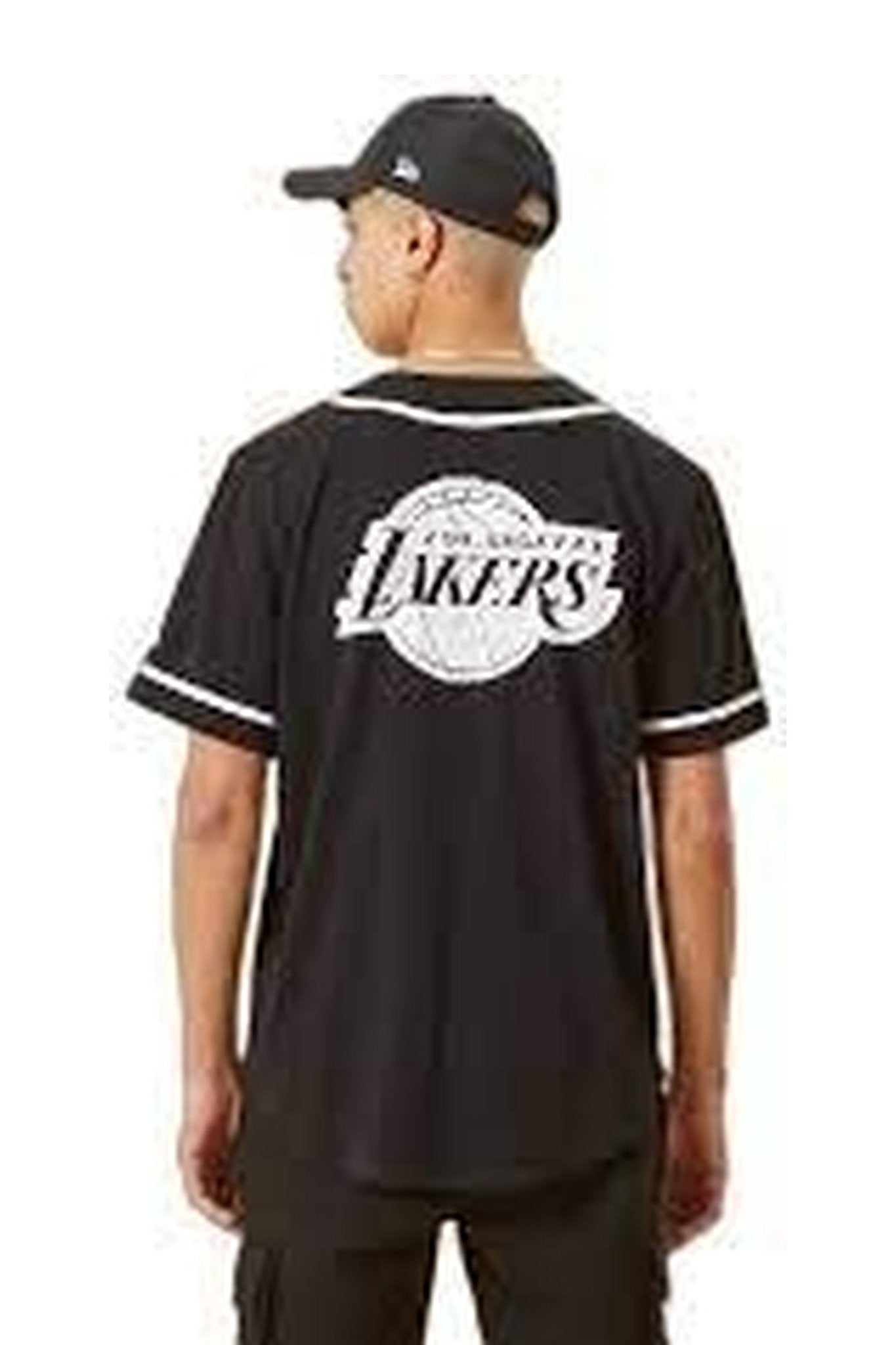 CAMISETA NEW ERA NEGRA DISTRESSED LOGO BUTTON UP TEE LOSLAK - AREA ZERO