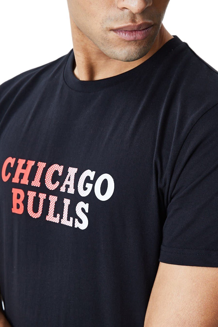 CAMISETA NEW ERA NEGRA GRADIENT WORDMARK TEE CHICAGO BULLS - AREA ZERO