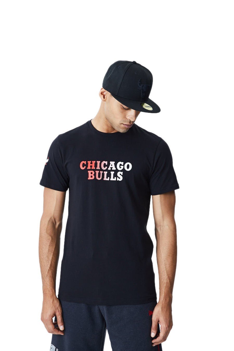 CAMISETA NEW ERA NEGRA GRADIENT WORDMARK TEE CHICAGO BULLS - AREA ZERO