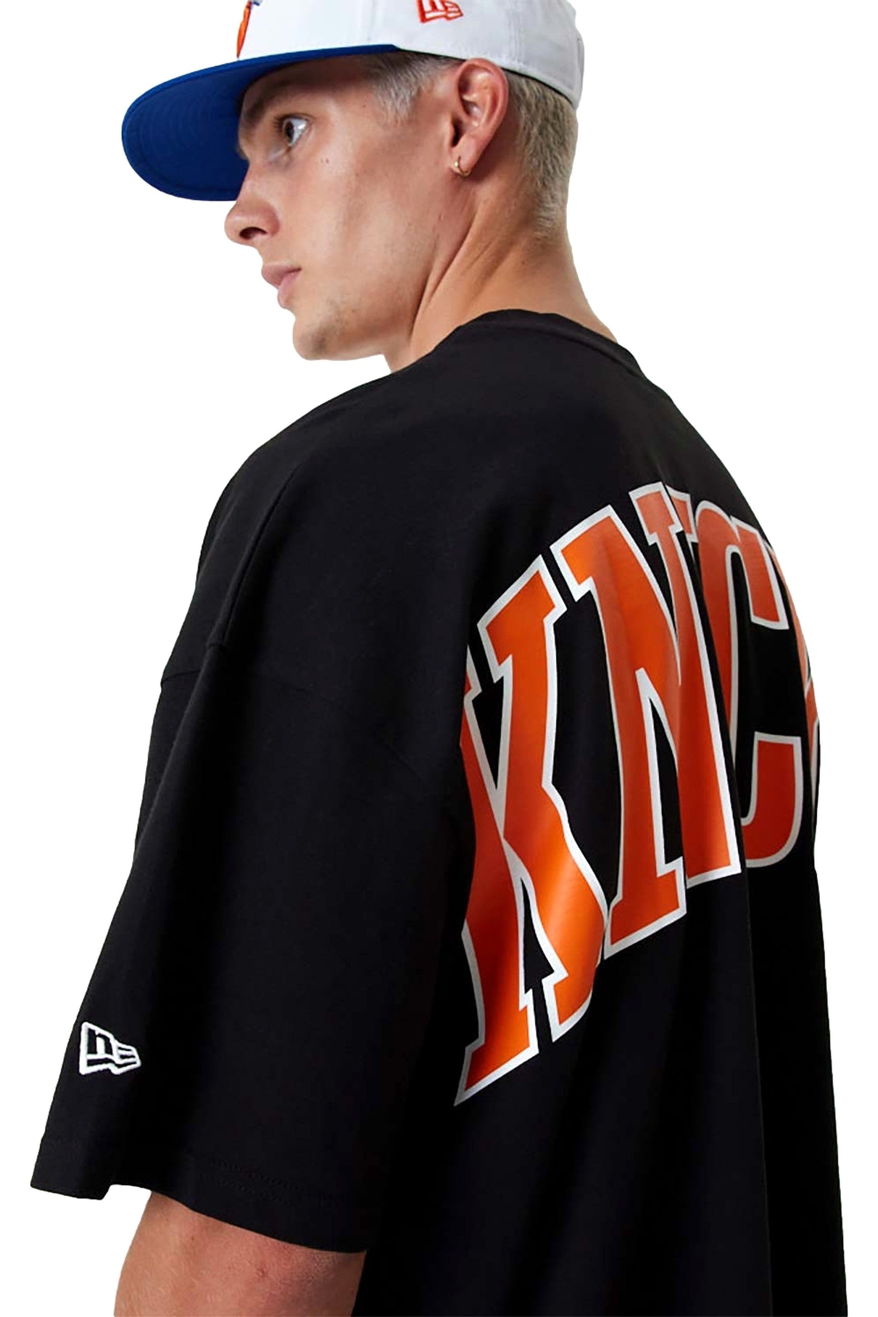 CAMISETA NEW ERA NEGRA KNICKS NBA INFILL LOGO OS TE