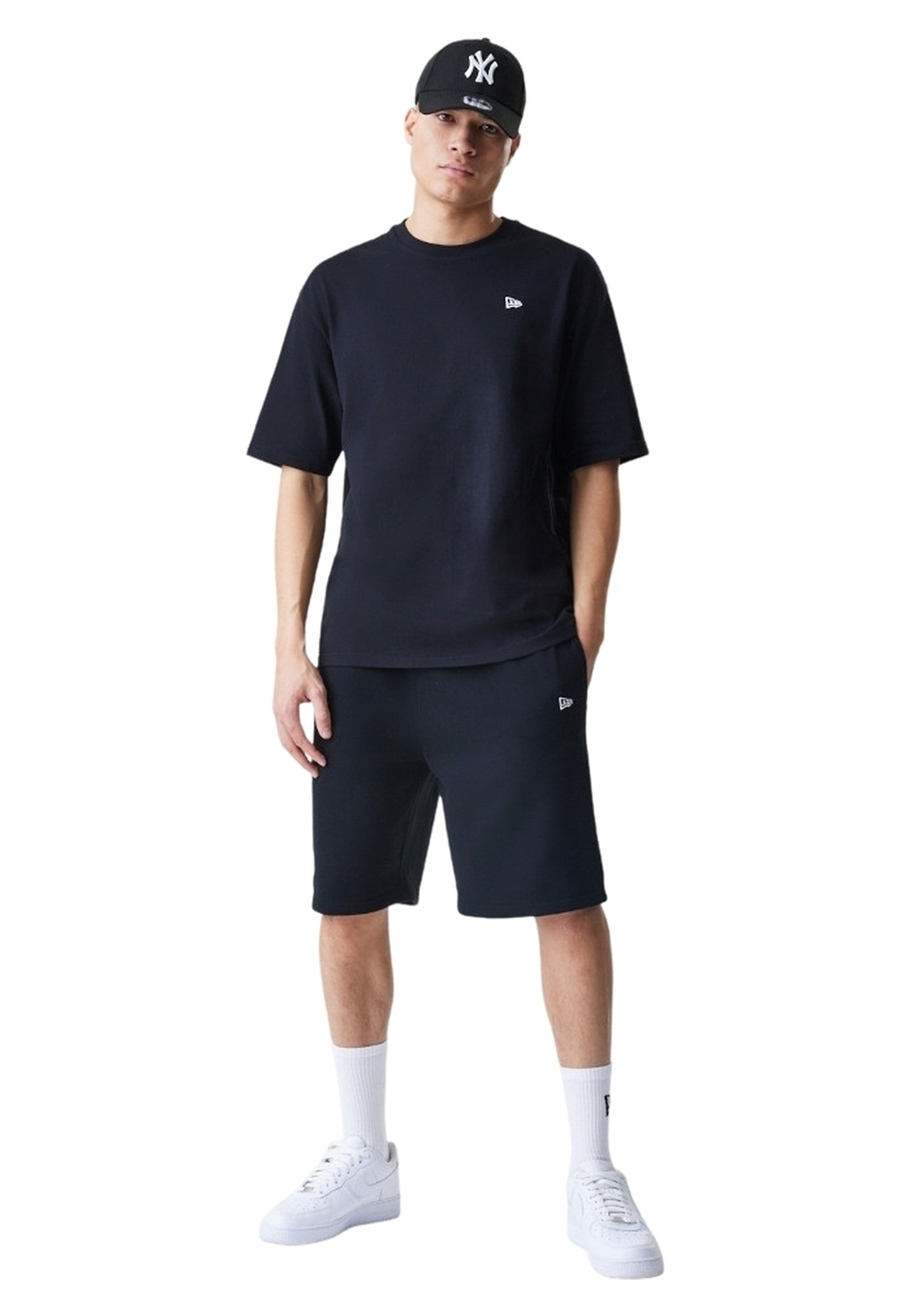 CAMISETA NEW ERA NEGRA NE ESSENTIALS OS TEE BLK