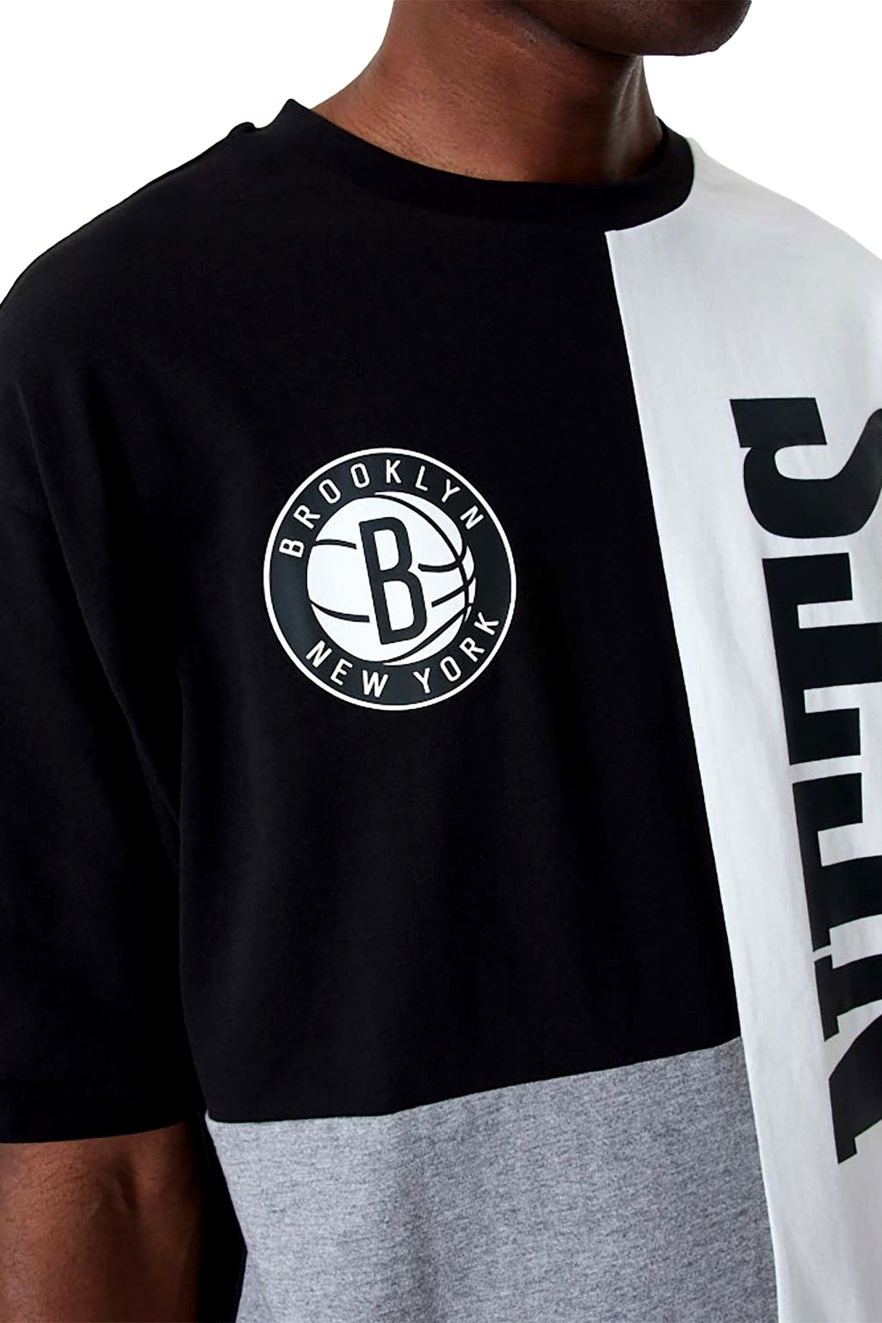 CAMISETA NEW ERA NEGRA NETS CUT AND SEW OS TEE