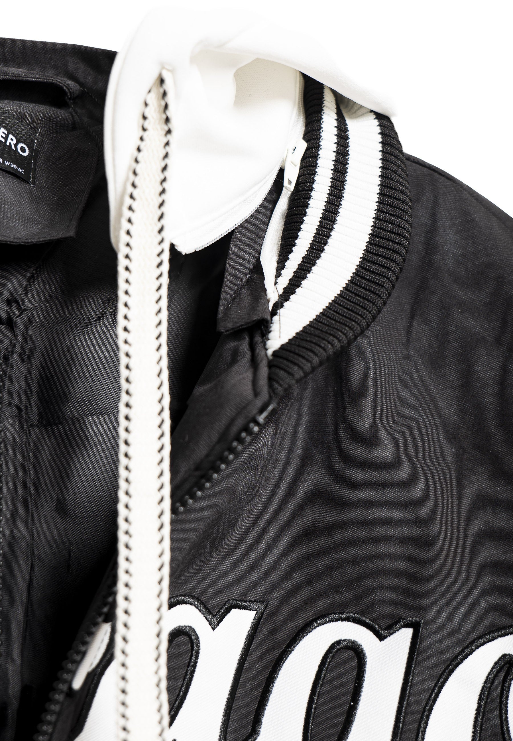 CAZADORA NEGRA CHICAGO 33 VARSITY JACKET