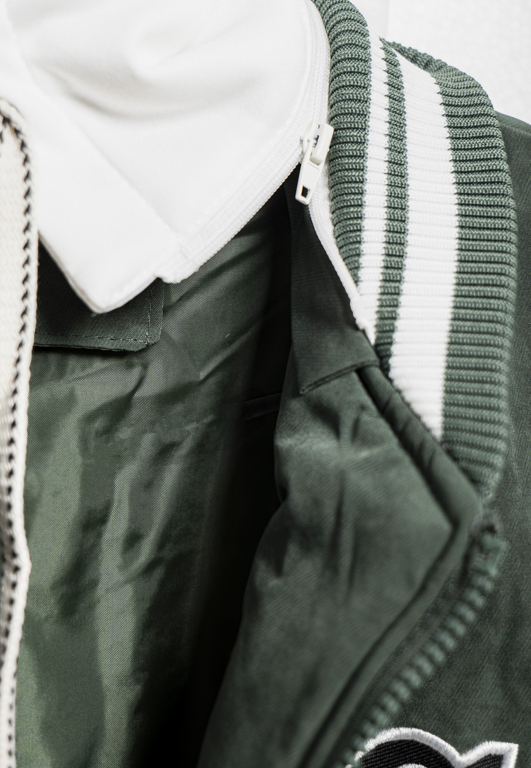 CAZADORA VERDE CHICAGO 33 VARSITY JACKET