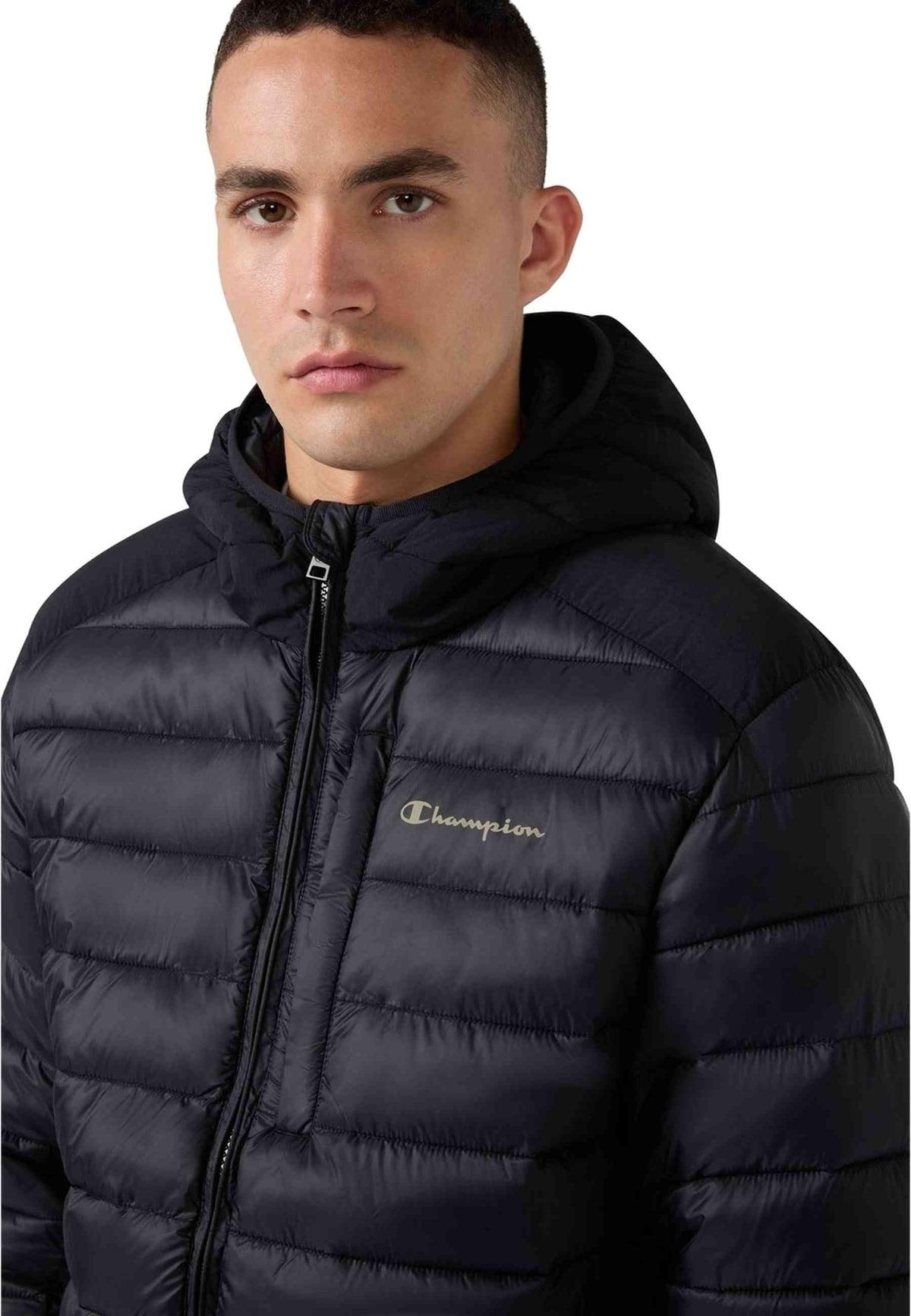 CAZADORA CHAMPION NEGRA ESSENTIAL PADDED JACKET