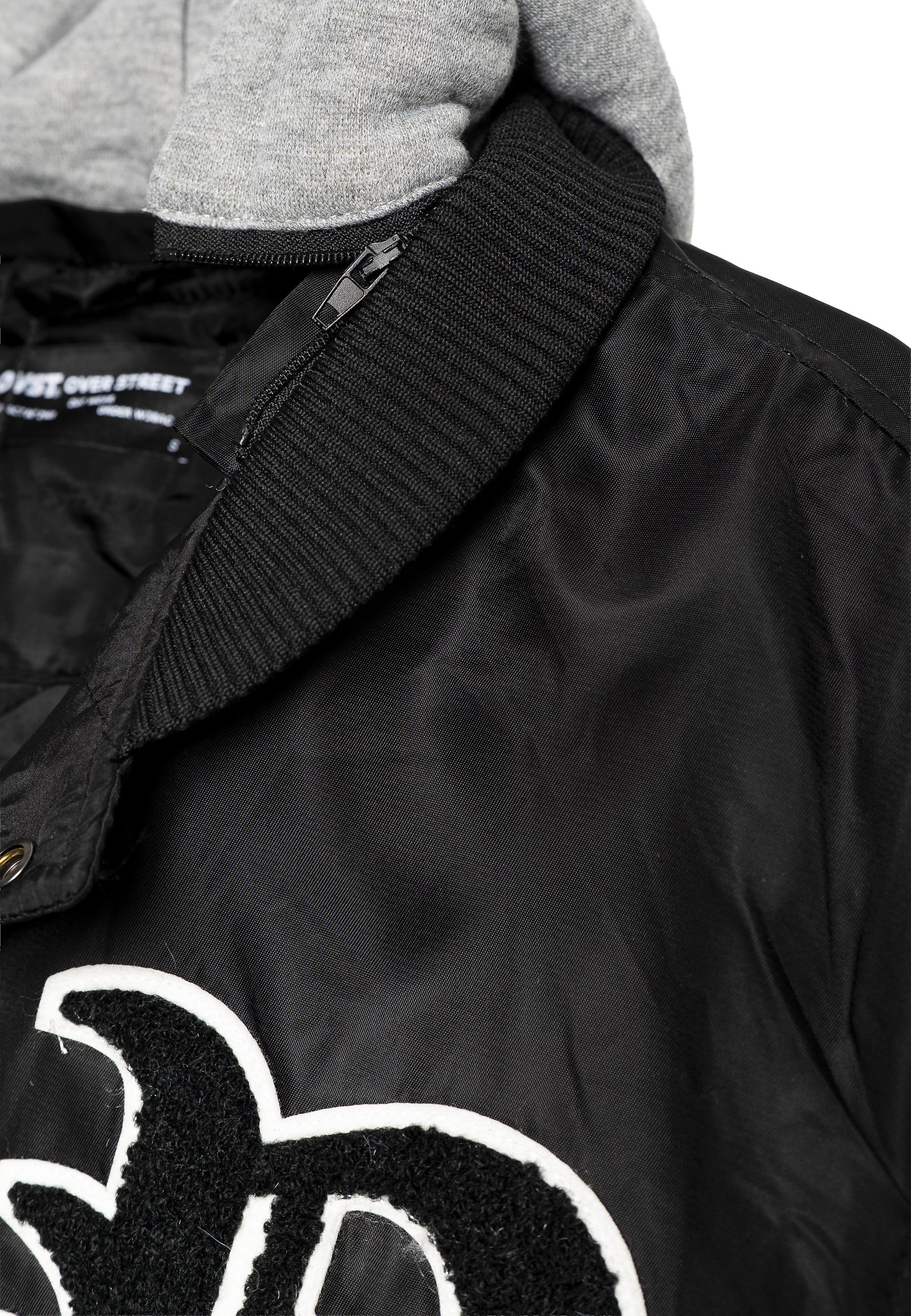 CAZADORA NEGRA DETROIT HOODED VARSITY JACKET