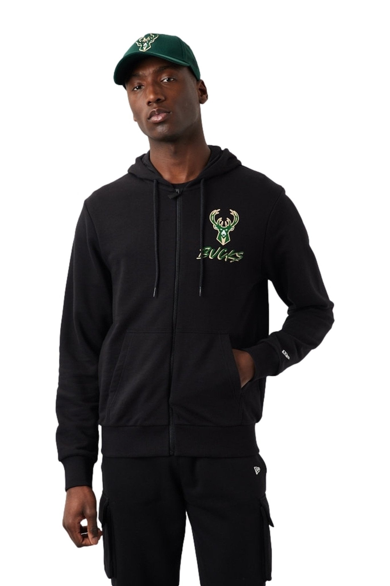 CHAQUETA NEW ERA NEGRA BUCKS SCRIPT FULL ZIP MILBUC - AREA ZERO