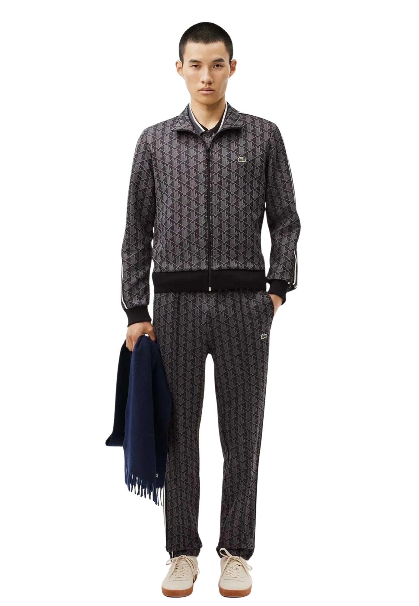 CONJUNTO LACOSTE NEGRO MONOGRAM TRACKSUIT - AREA ZERO