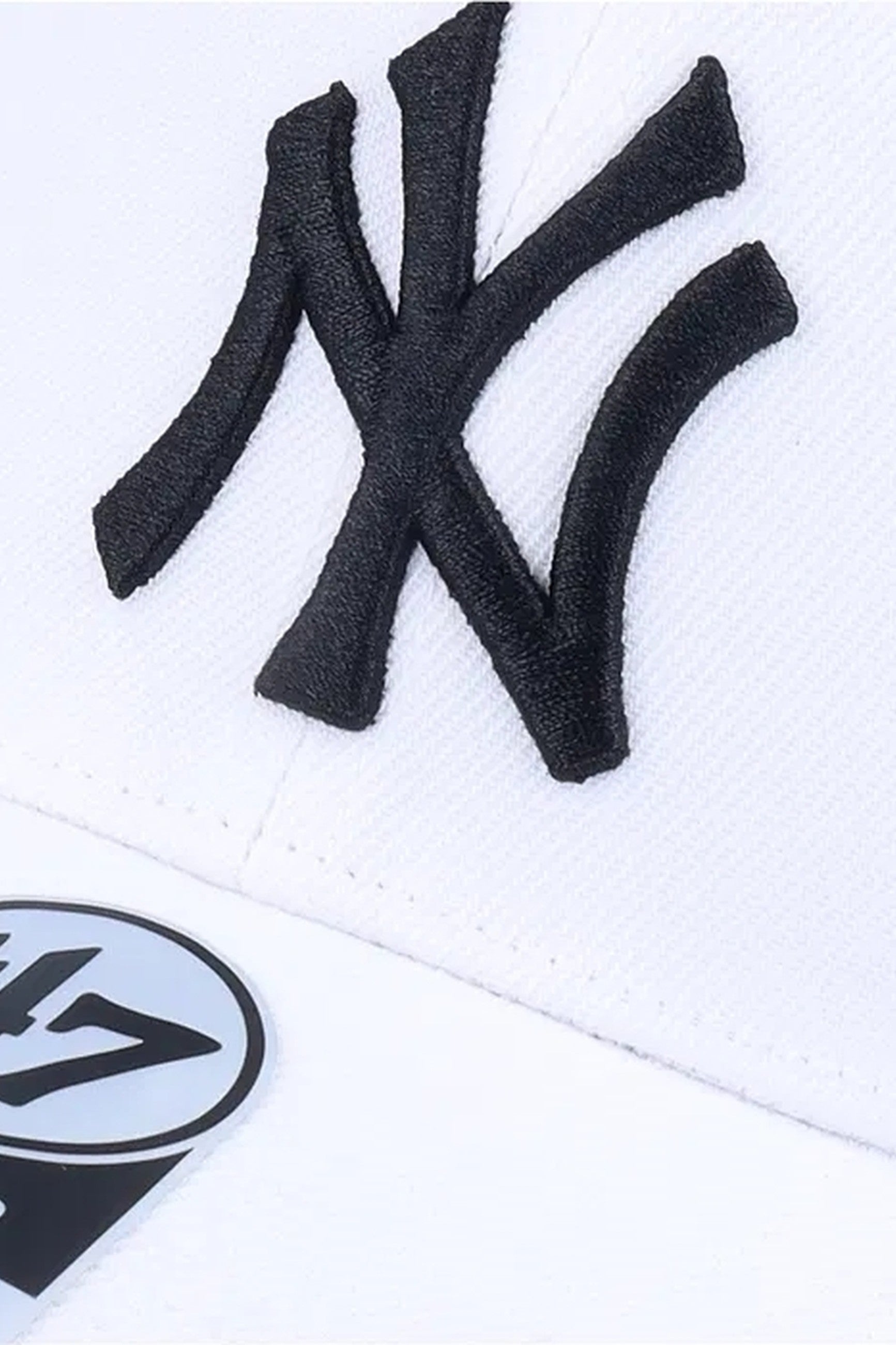 GORRA 47 BRAND BLANCA BORDADO YANKEES FRENTE VISERA CURVA