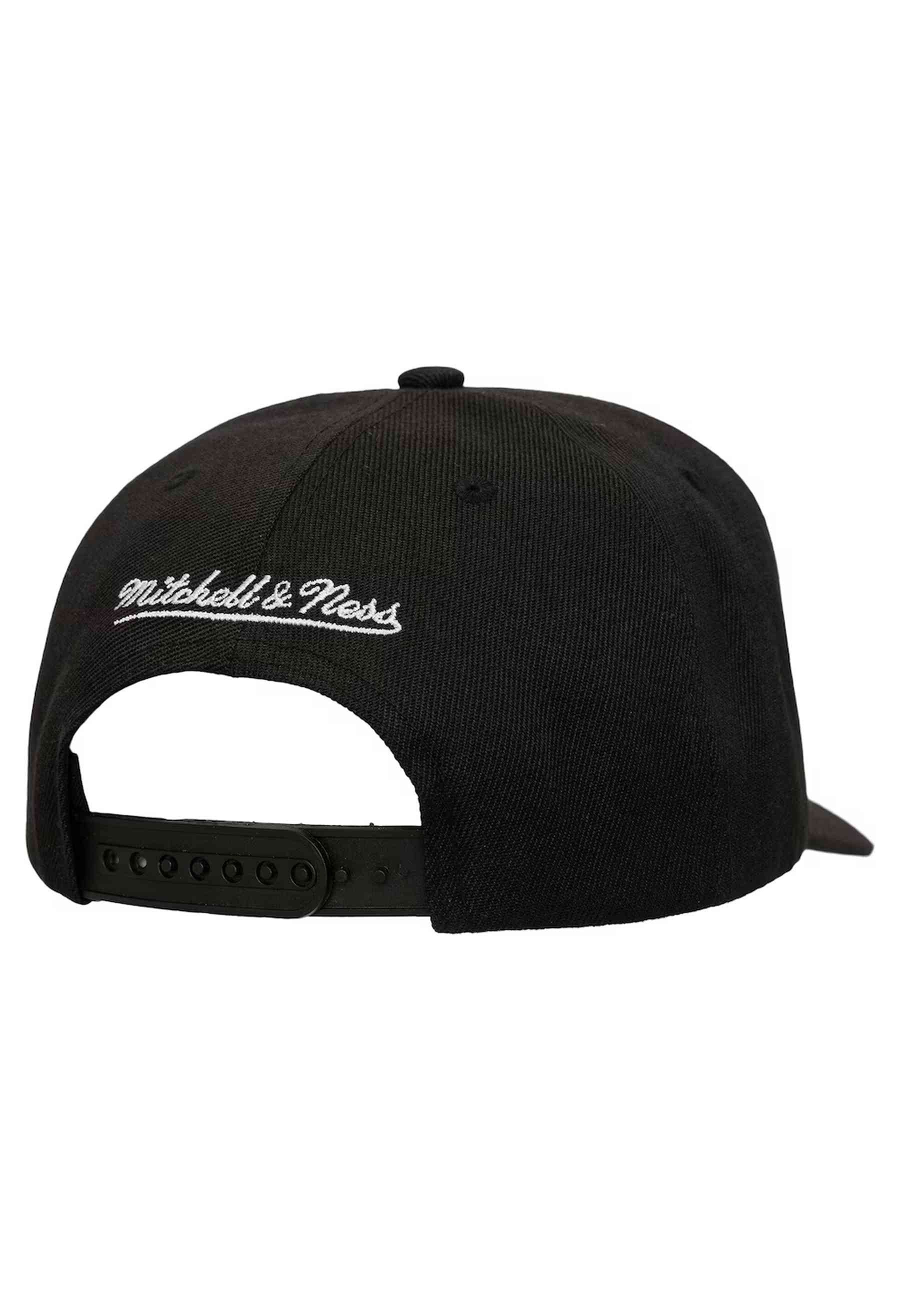 GORRA MITCHELL & NESS NEGRA BULLS NBA TILTED PRO SNAPBACK